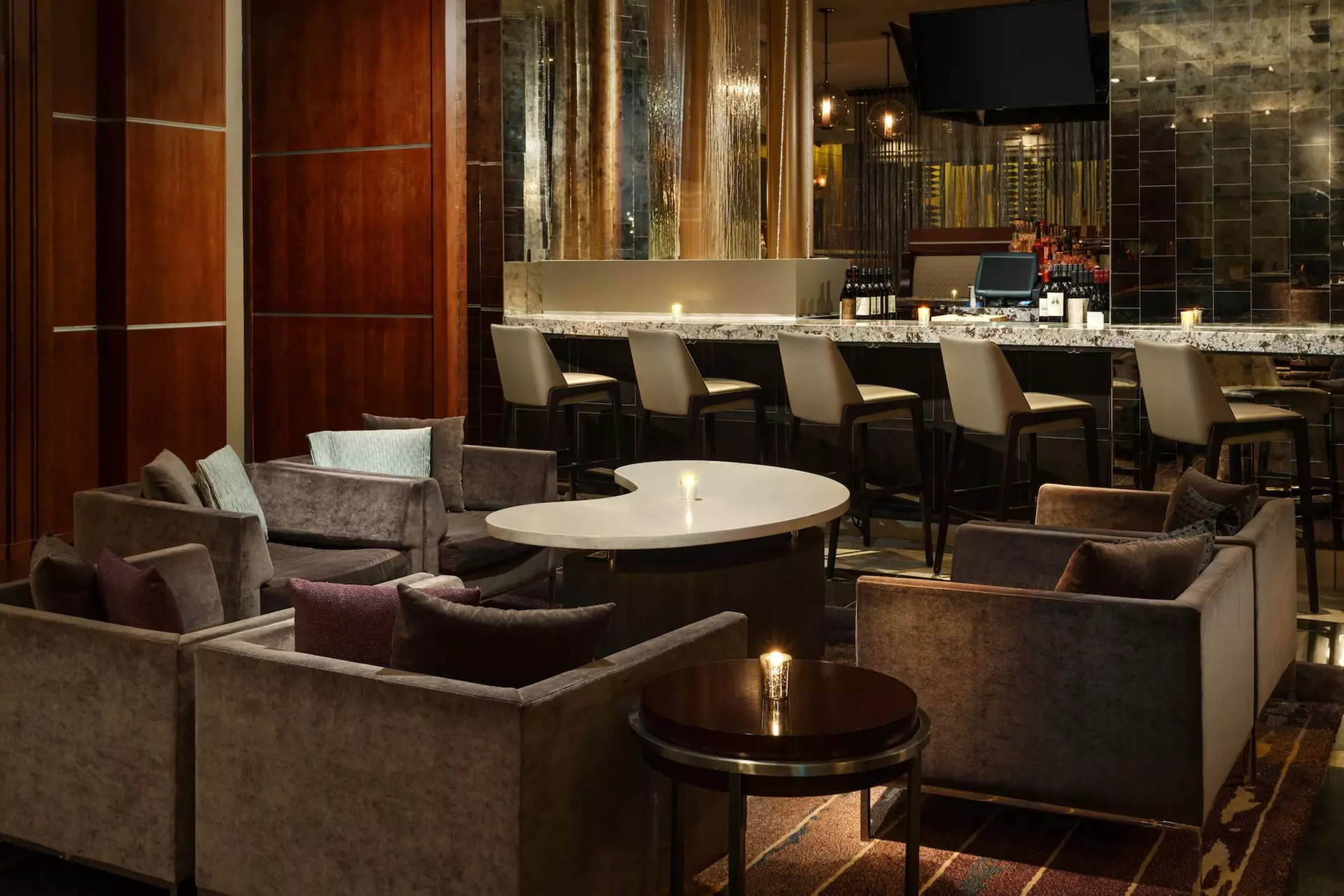 Courtyard by Marriott Chicago Magnificent Mile - Primary Image