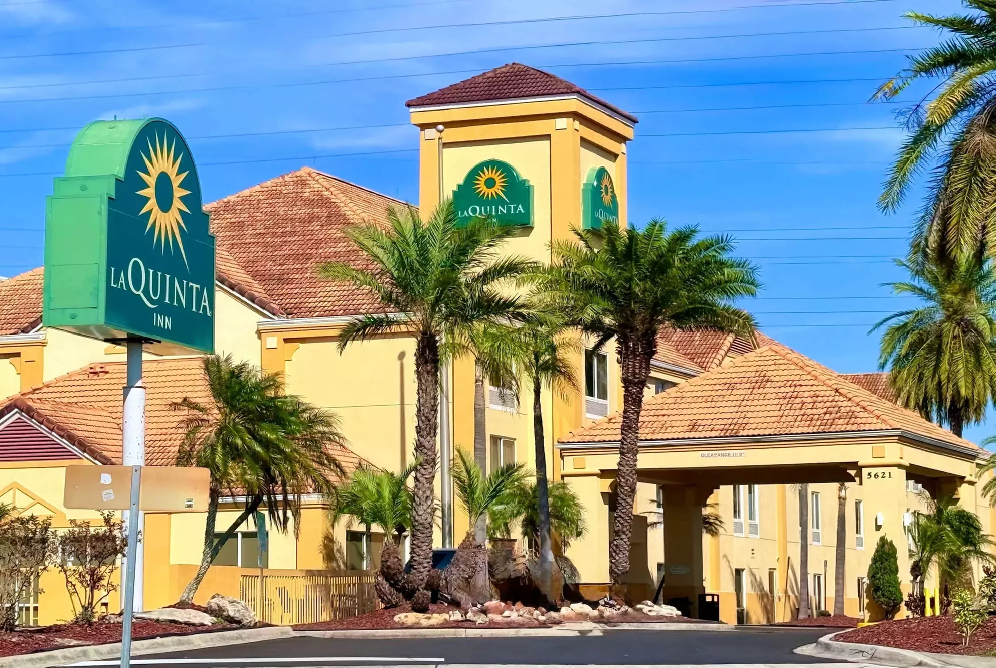 La Quinta Inn & Suites by Wyndham Orlando Universal area - Primary Image