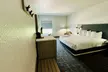 La Quinta Inn & Suites by Wyndham Ft. Worth - Forest Hill TX - Second Medium