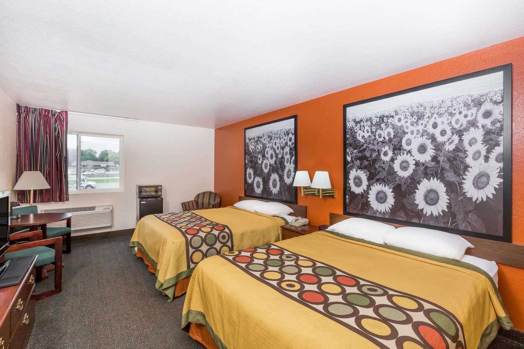 Super 8 by Wyndham Holton