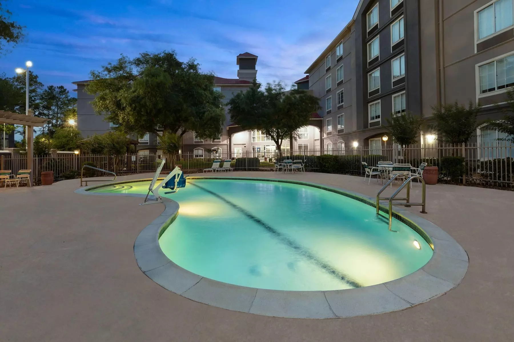 La Quinta Inn & Suites by Wyndham Houston Bush IAH South - Primary Image
