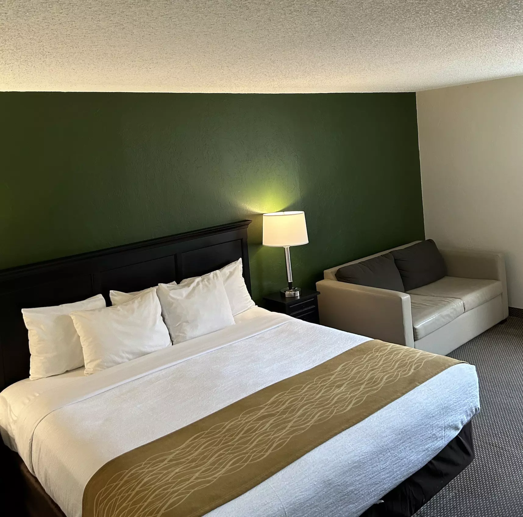 Boarders Inn & Suites by Cobblestone Hotels - Munising - Primary Image