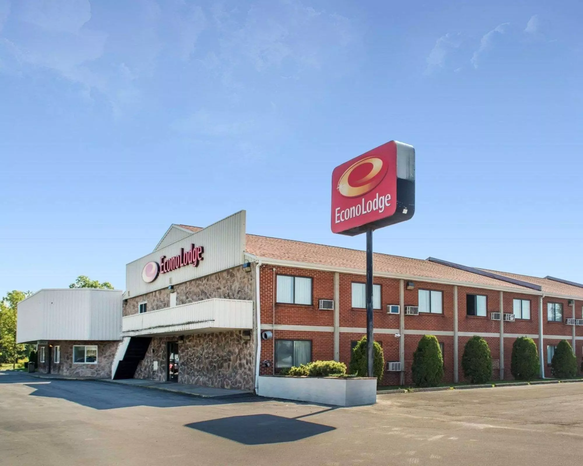 Econo Lodge Darien Lakes - Primary Image