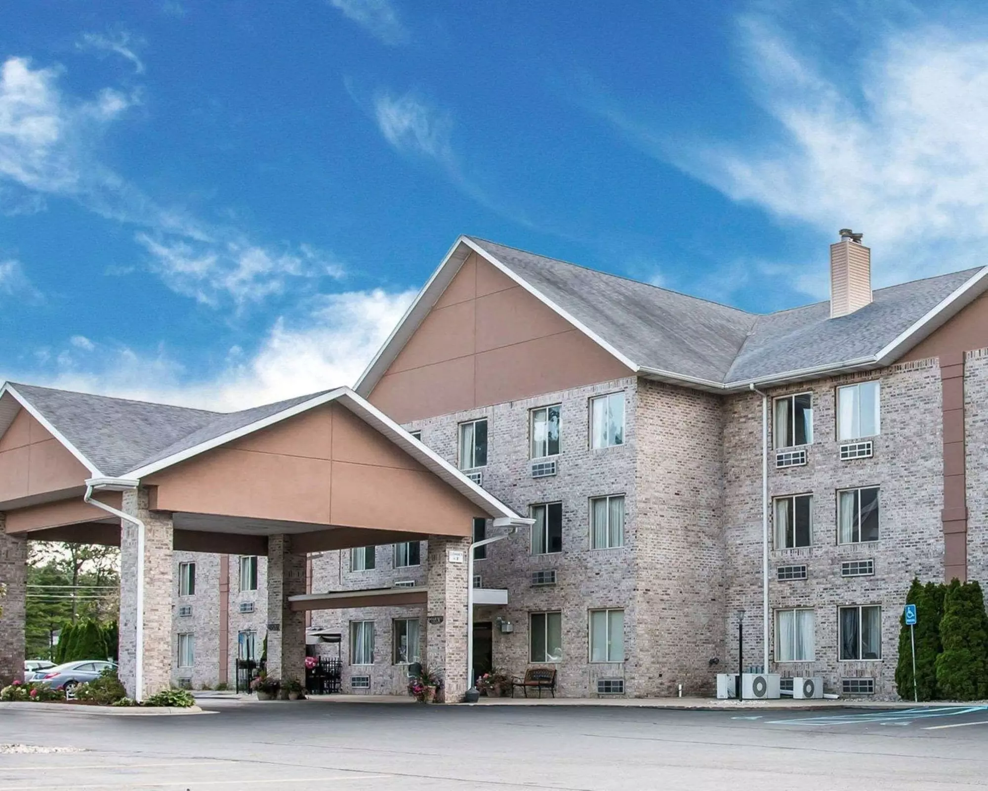 Comfort Inn Whitehall near Michigan's Adventure - Primary Image