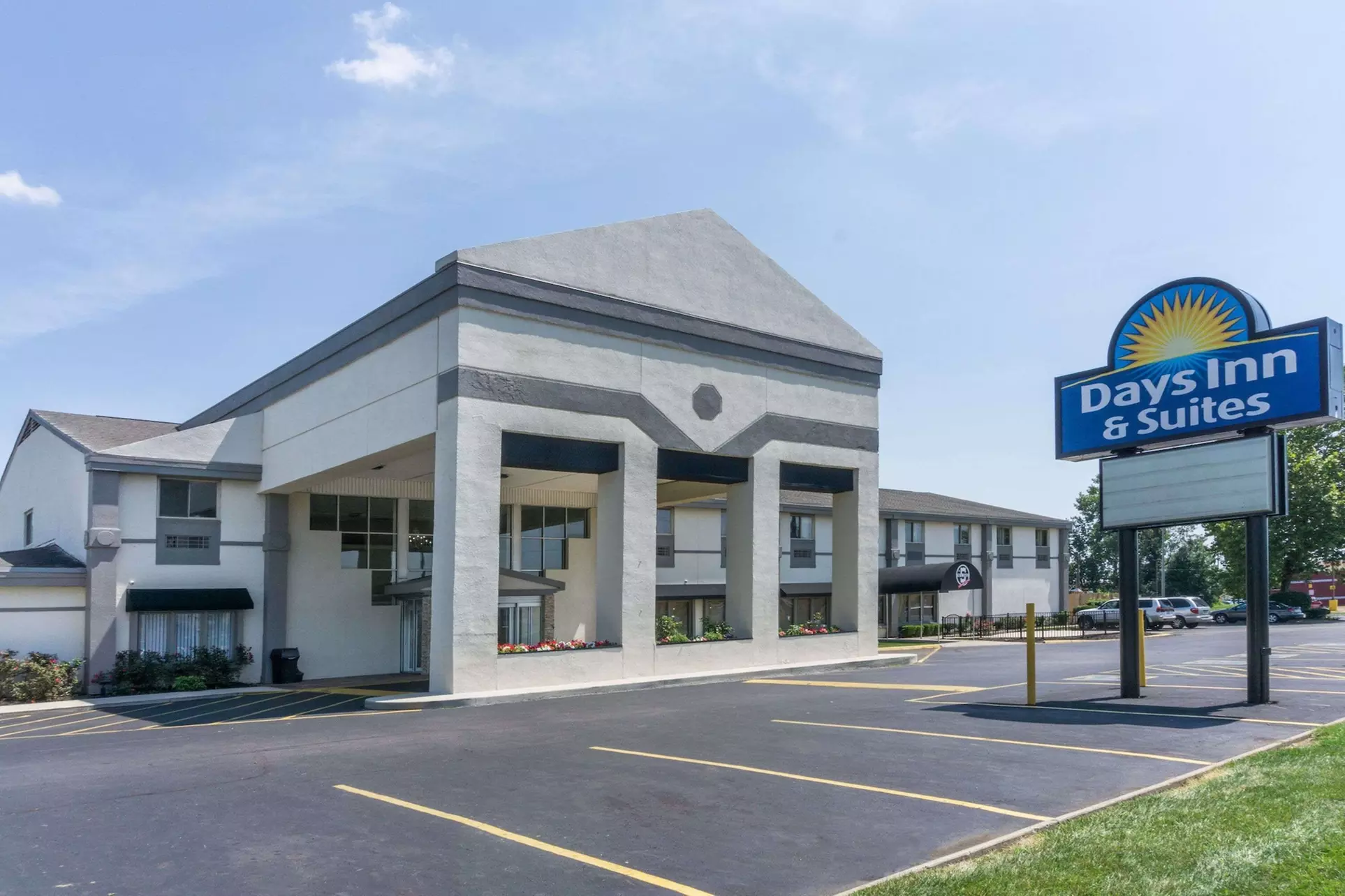 Days Inn by Wyndham Columbus East Airport - Primary Image