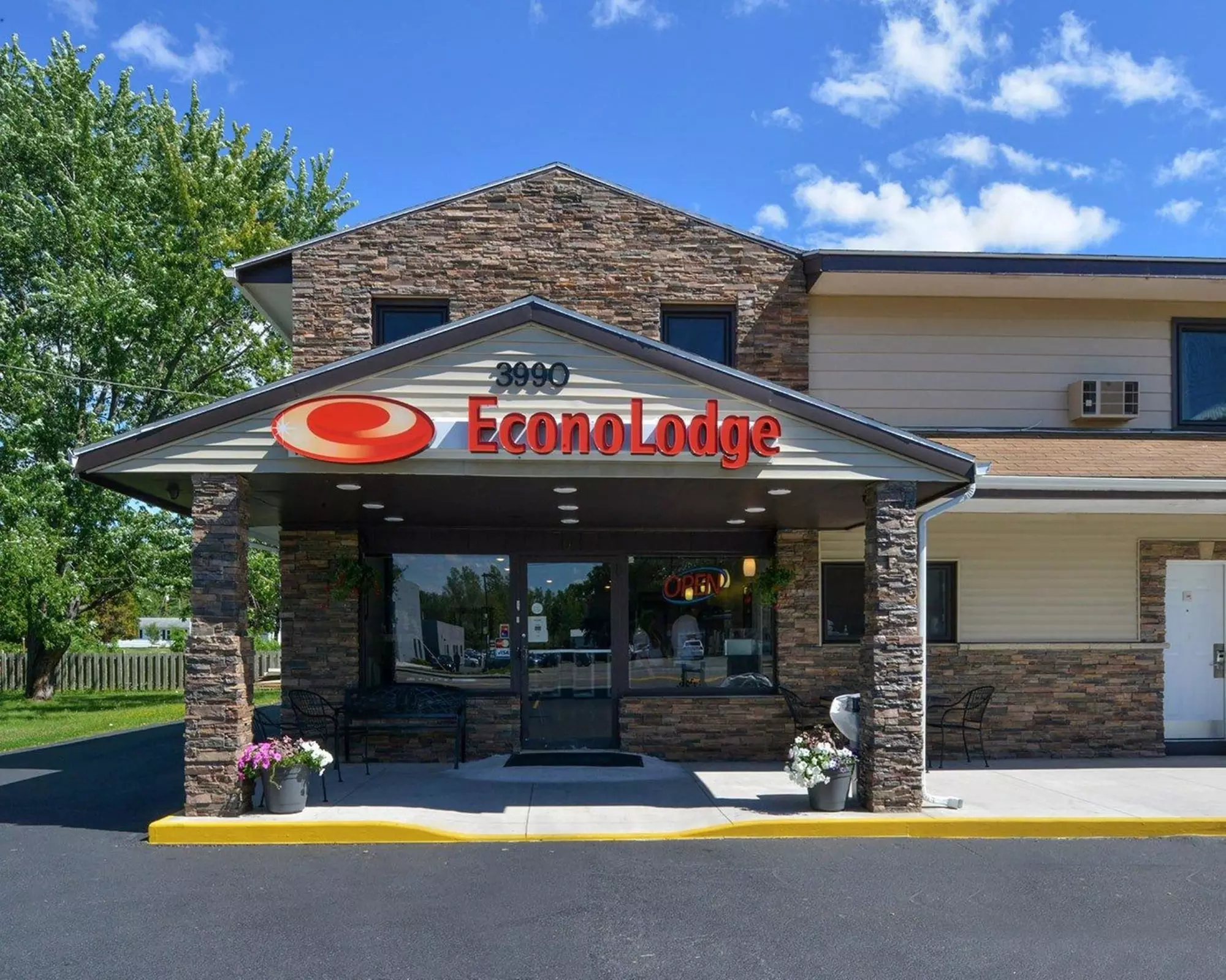 Econo Lodge Rochester I-90 & I-390 - Primary Image