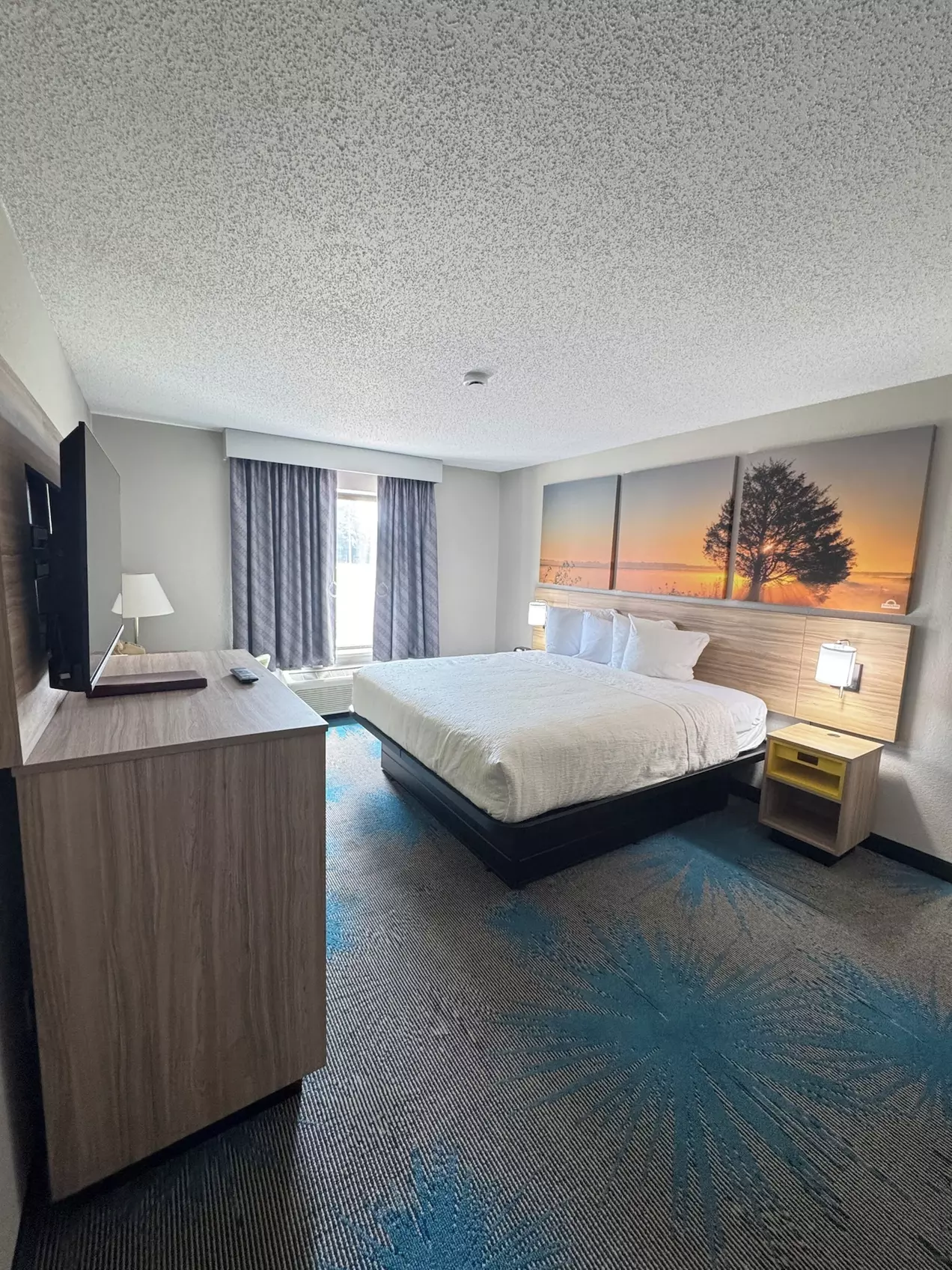 Days Inn by Wyndham Eagle River - Primary Image