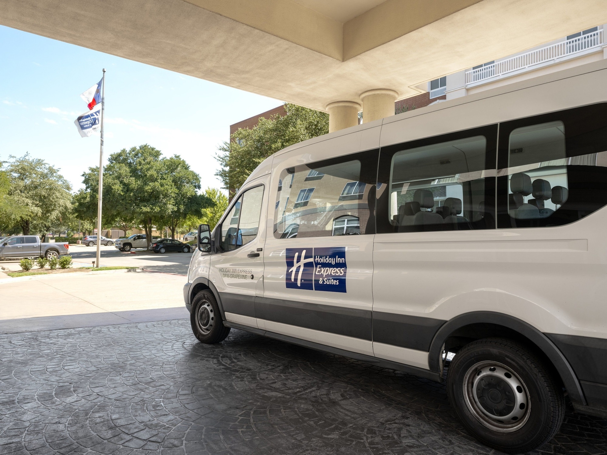 Holiday Inn Express & Suites DFW - Grapevine by IHG