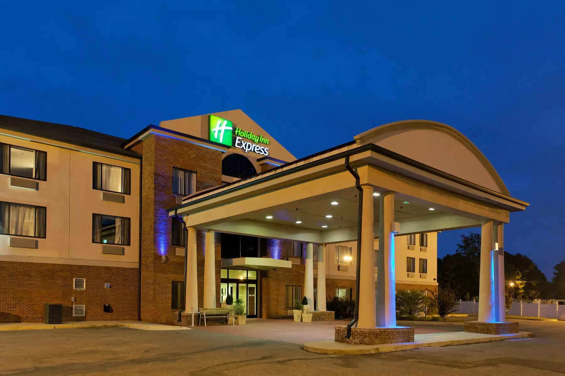 Holiday Inn Express Hotel & Suites Sylacauga by IHG - Primary Image