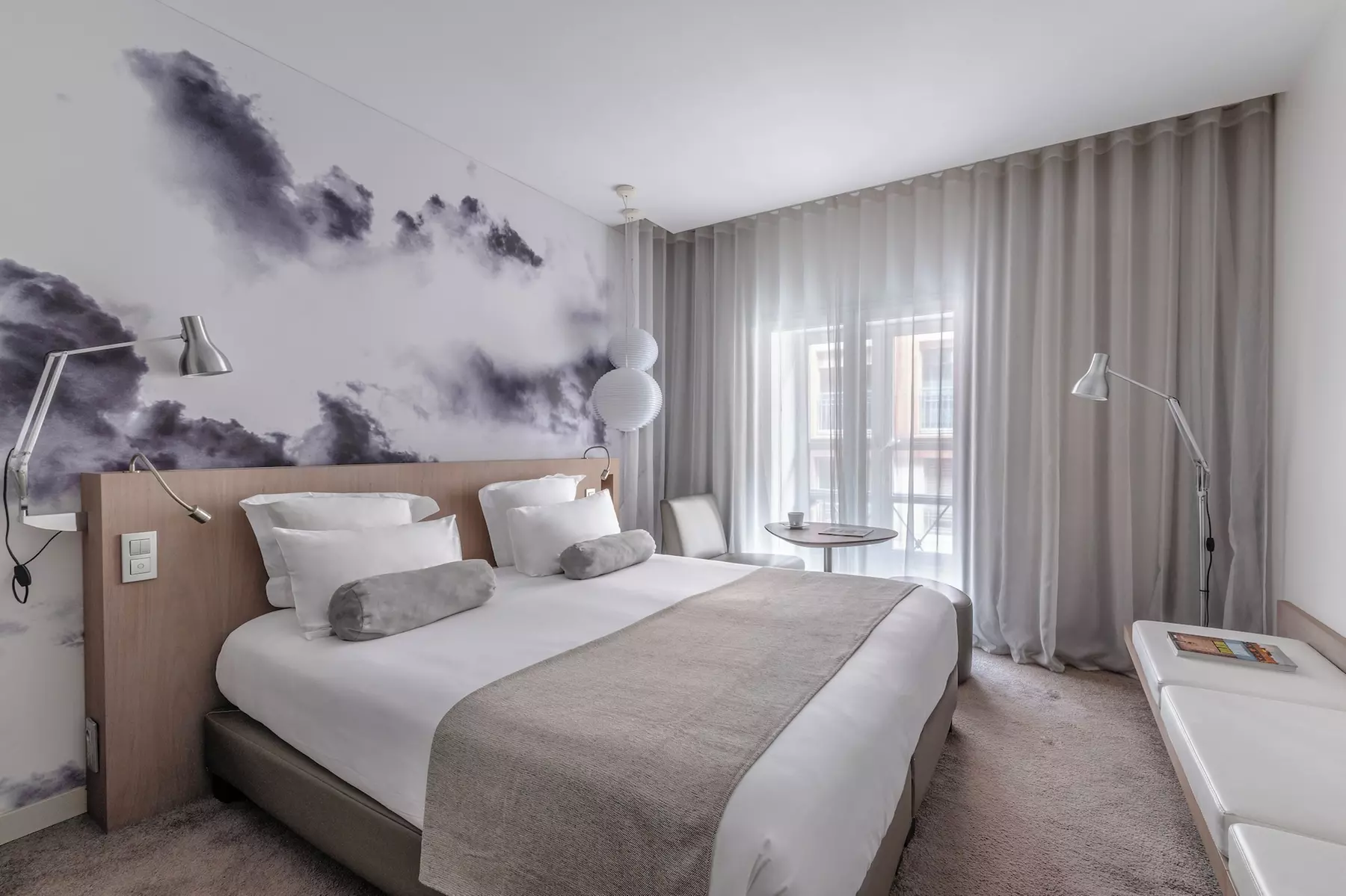 Le Grand Balcon - Primary Image