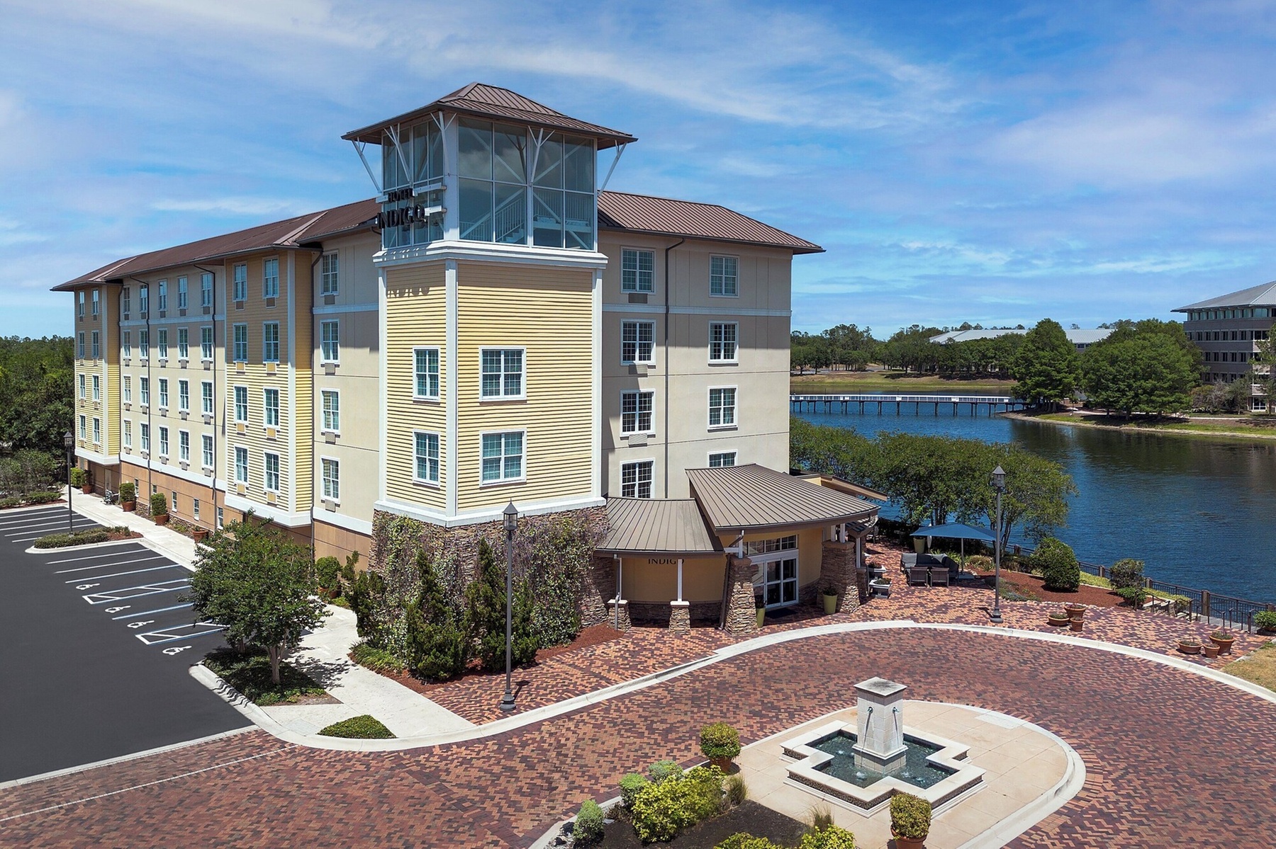 Hotel Indigo Jacksonville-Deerwood Park by IHG