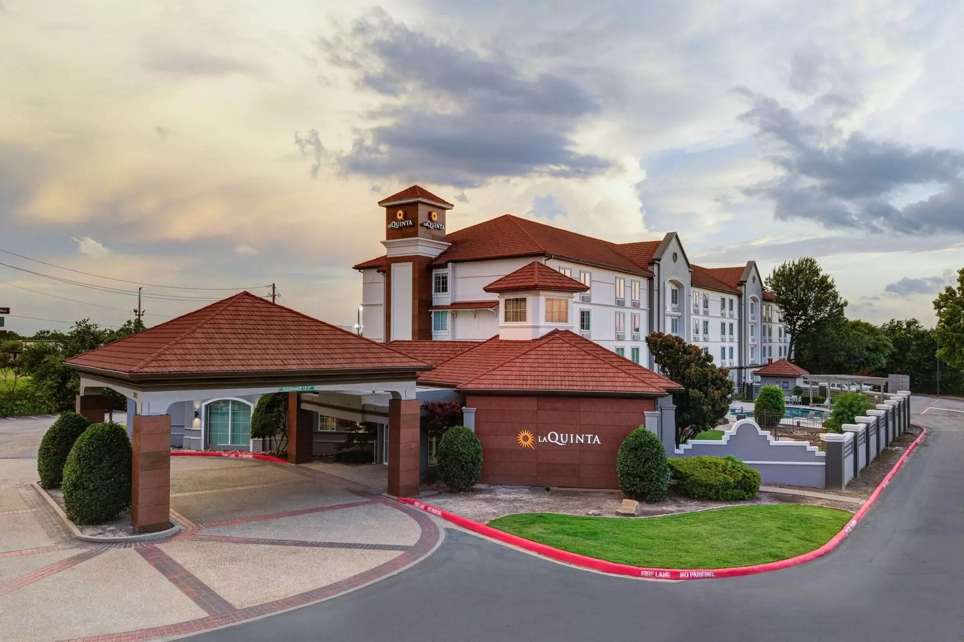 La Quinta Inn & Suites by Wyndham Sherman - Primary Image