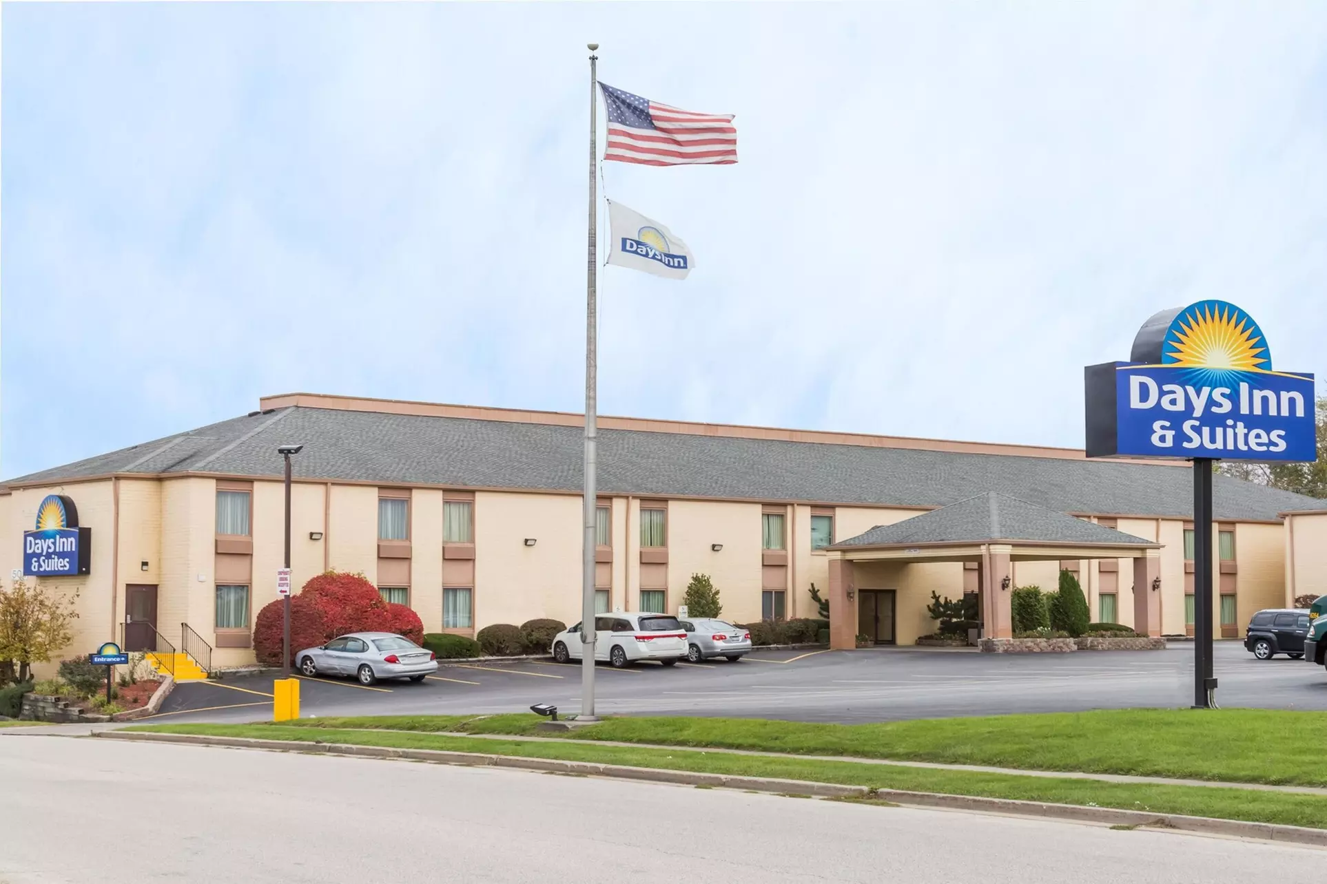 Days Inn & Suites by Wyndham Bloomington/Normal IL - Primary Image