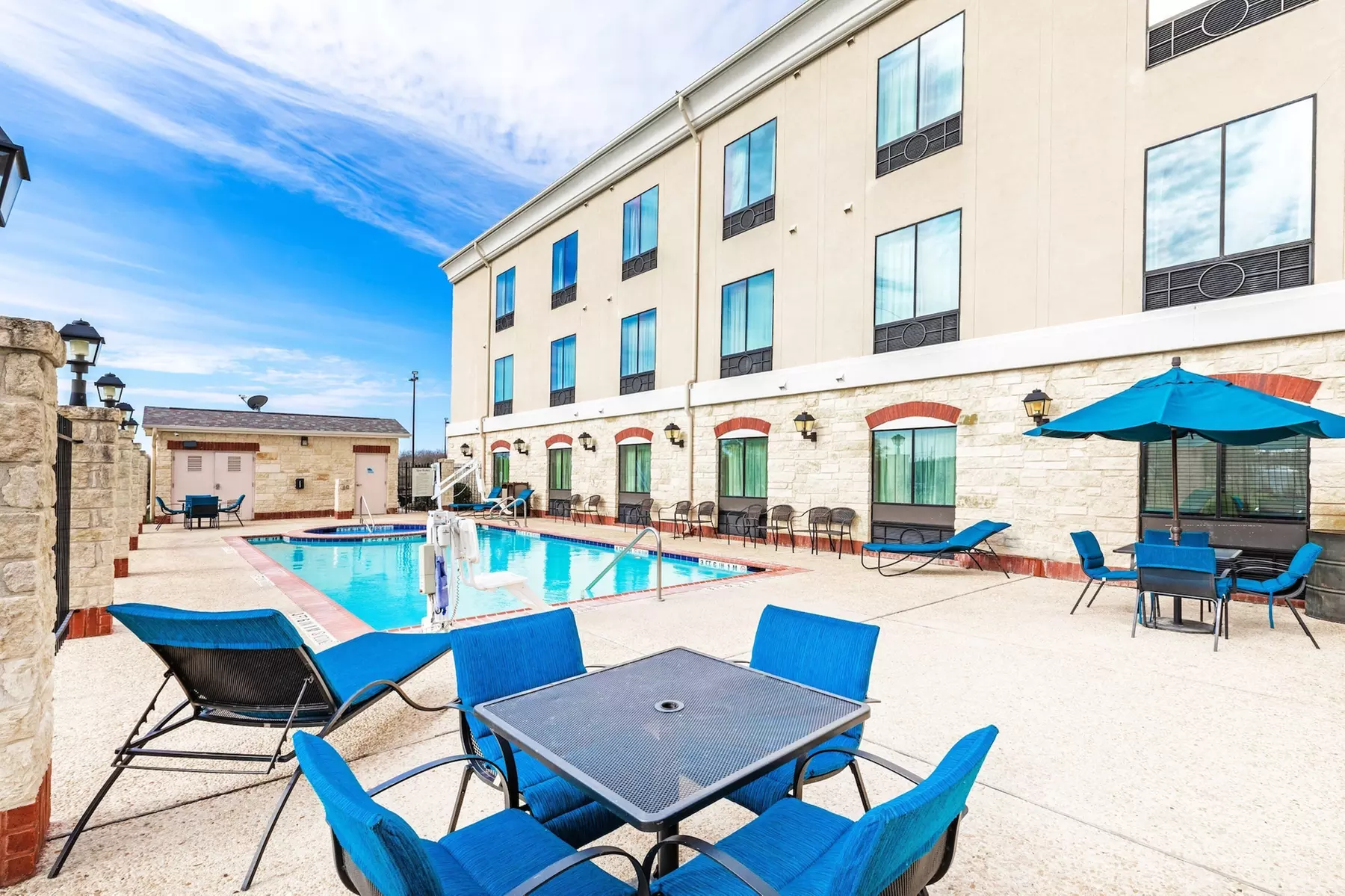 Holiday Inn Express & Suites Floresville by IHG - Primary Image
