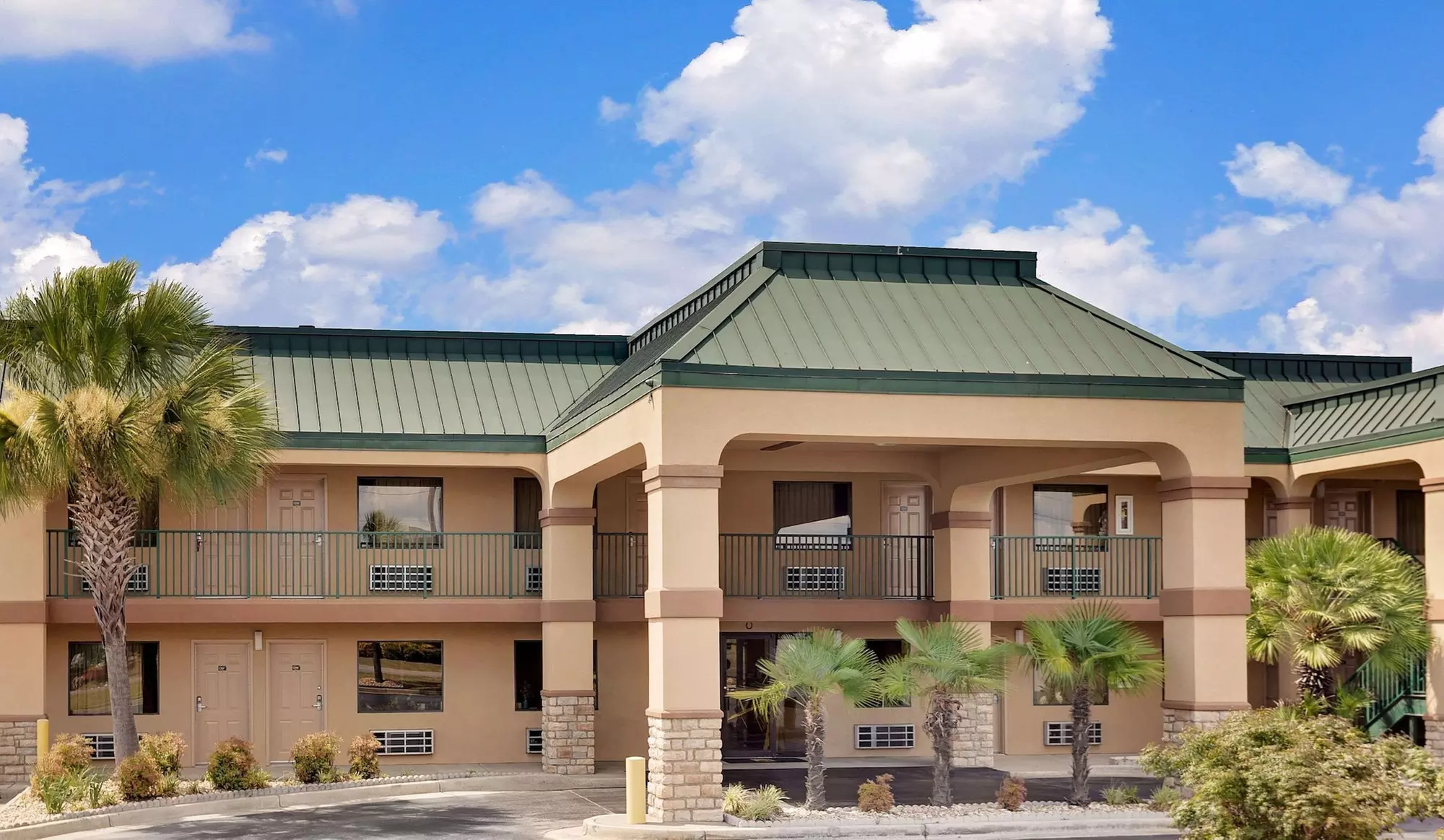 Super 8 by Wyndham Byron/South Macon - Primary Image