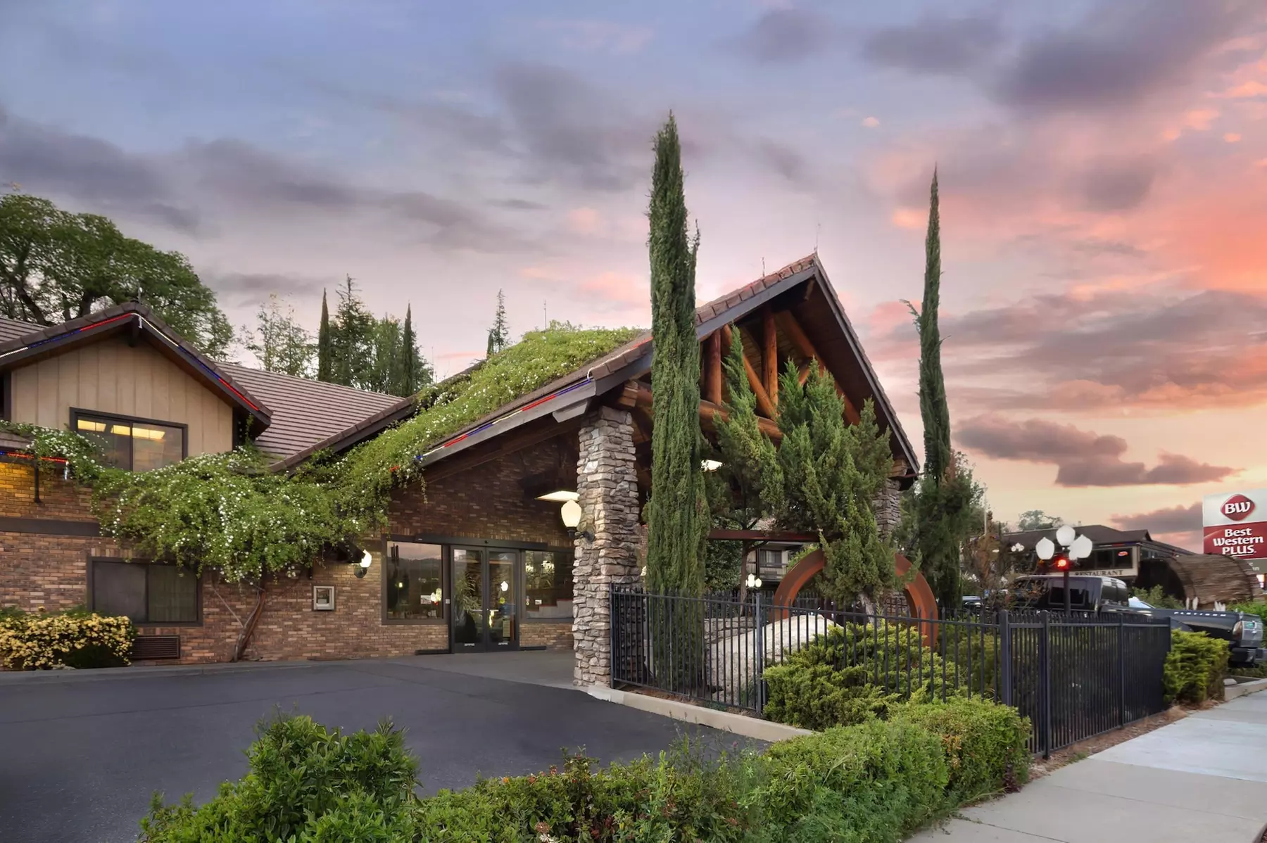 Best Western Plus Yosemite Gateway Inn - Primary Image
