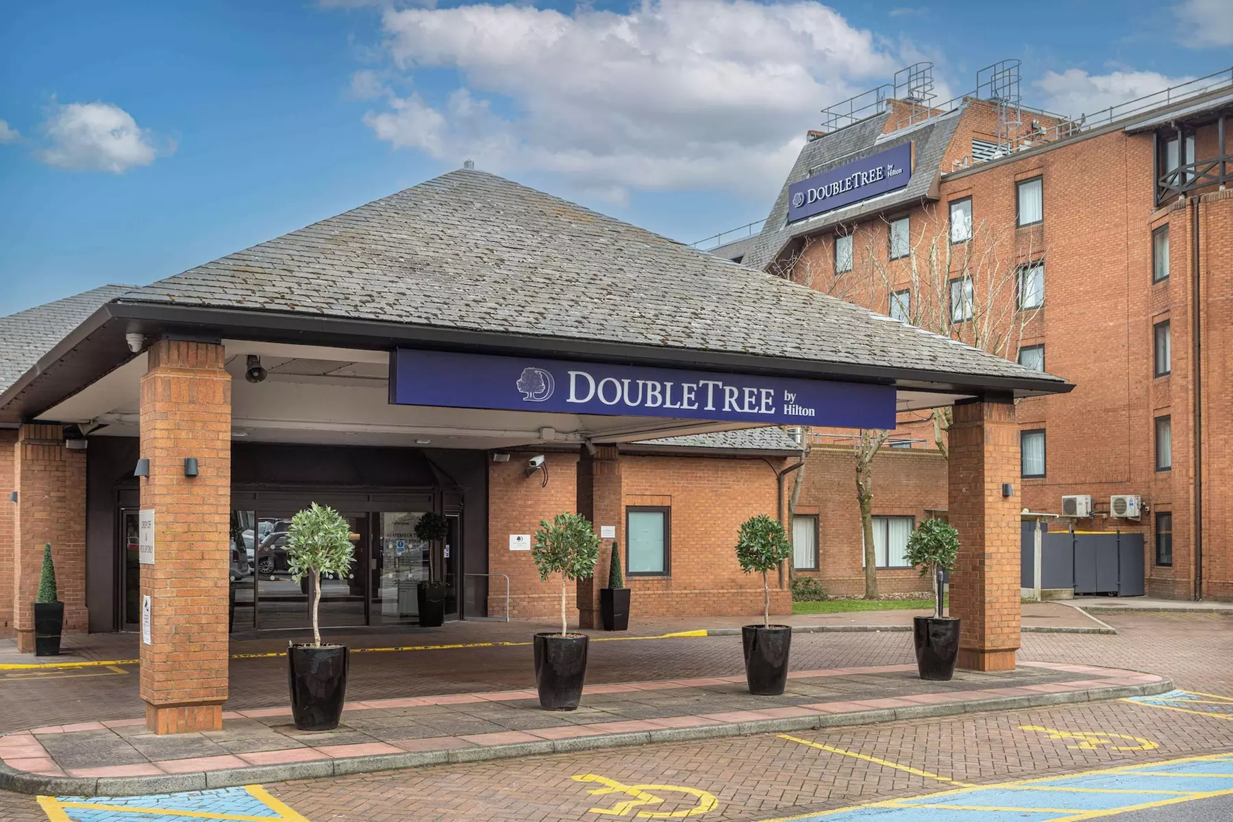 DoubleTree by Hilton Manchester Airport - Primary Image