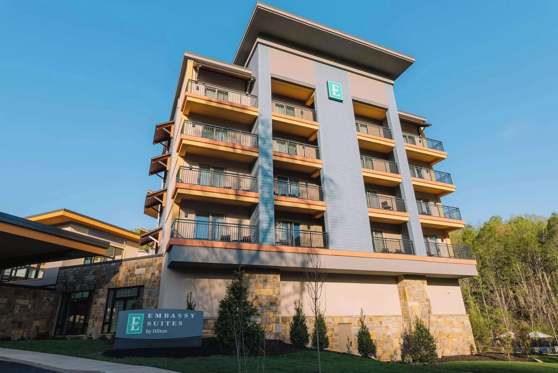 Embassy Suites By Hilton Gatlinburg Resort - Primary Image