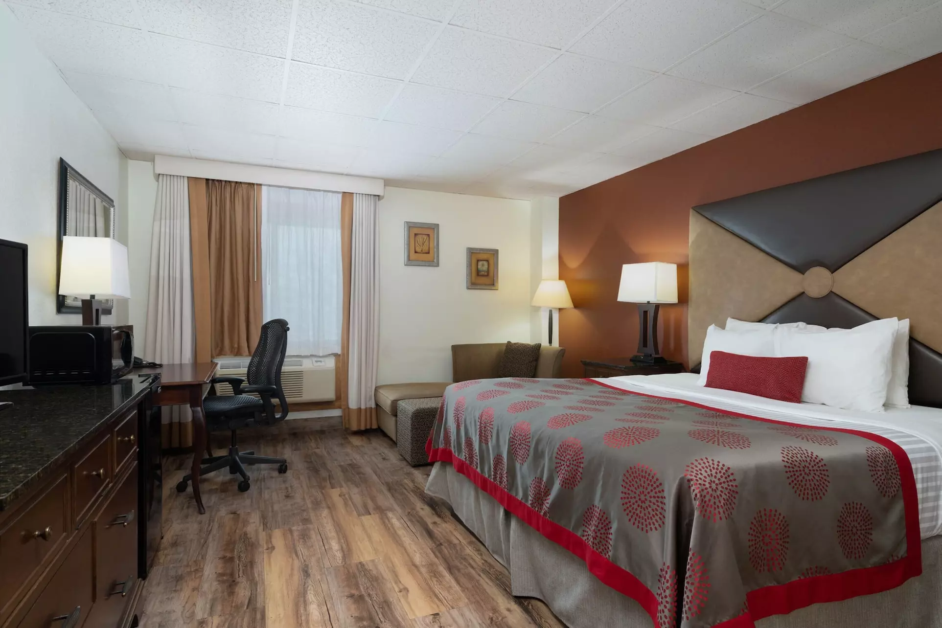 Ramada by Wyndham Albert Lea - Primary Image
