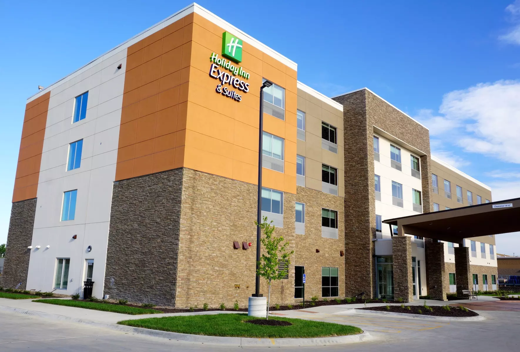 Holiday Inn Express & Suites Omaha - Millard Area by IHG - Primary Image
