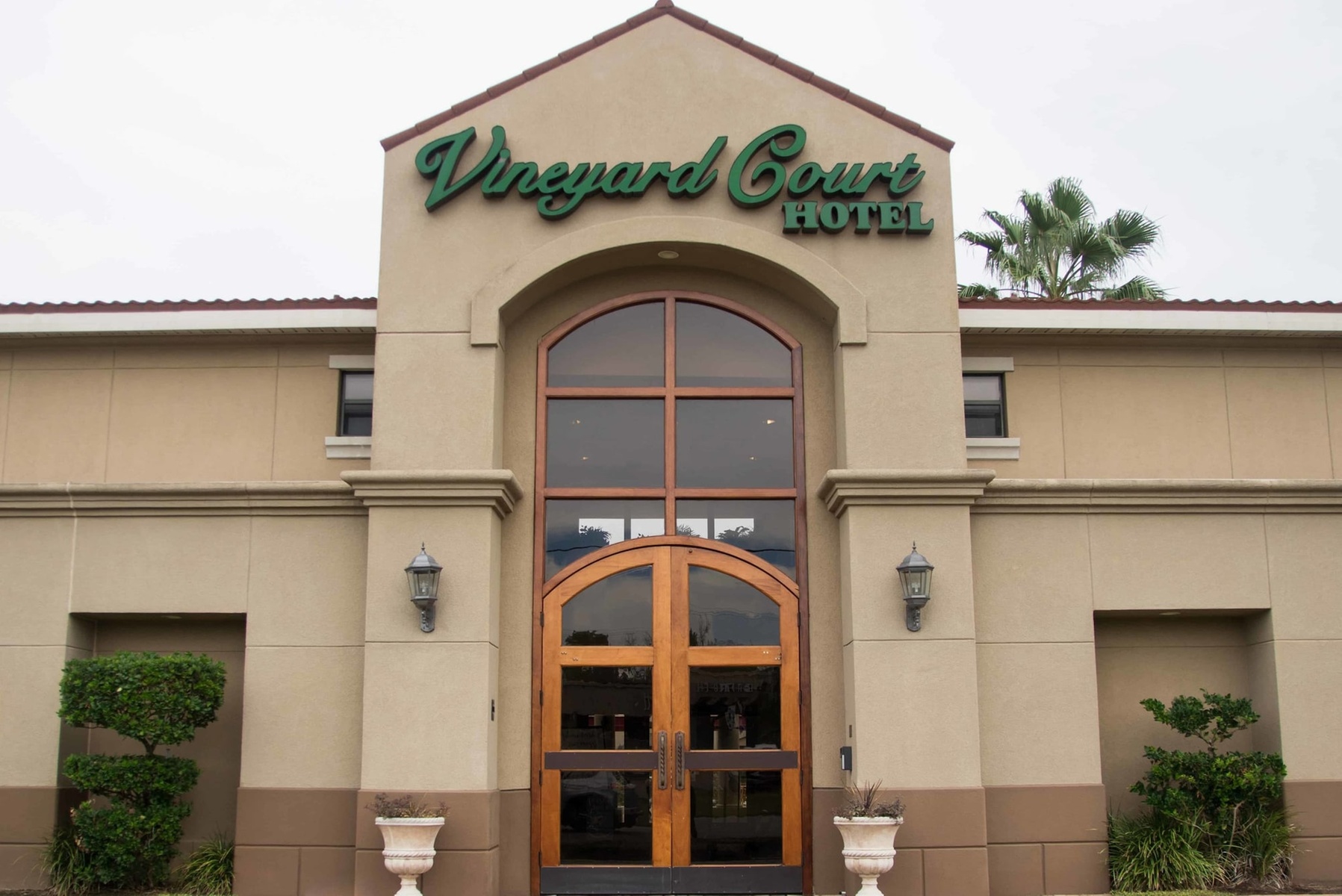 Vineyard Court Designer Suites Hotel