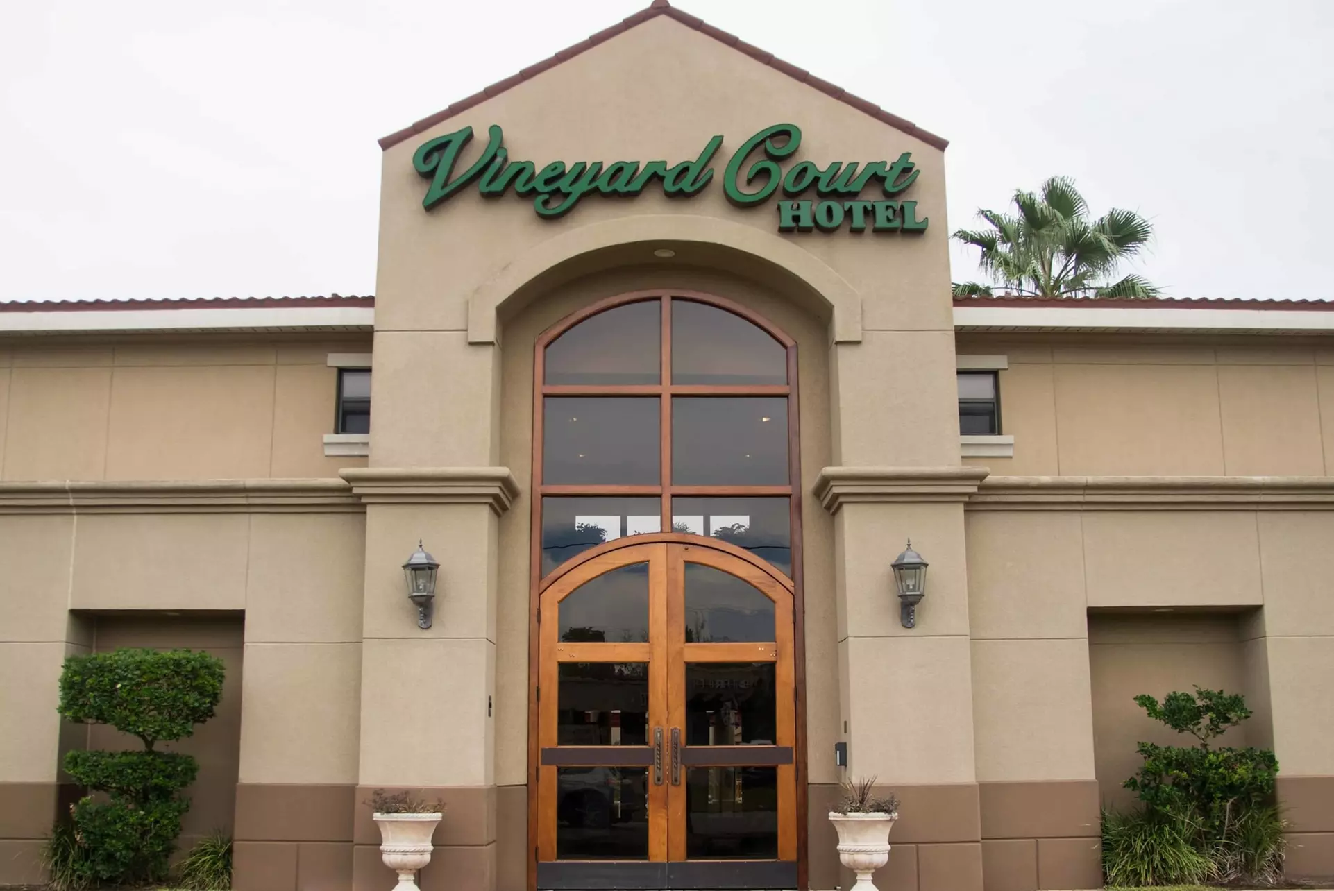 Vineyard Court Designer Suites Hotel - Primary Image