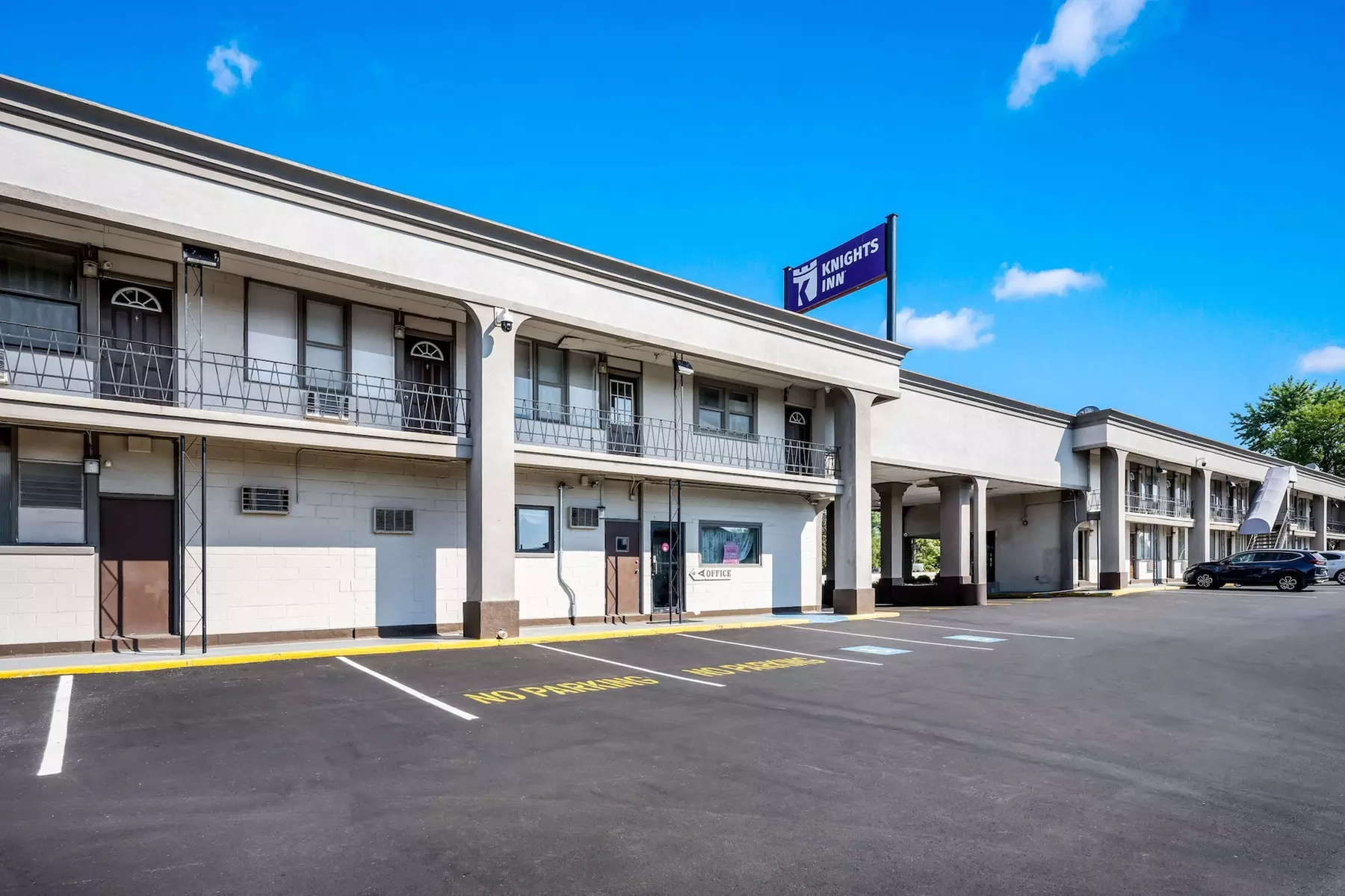 Knights Inn Trevose - Primary Image