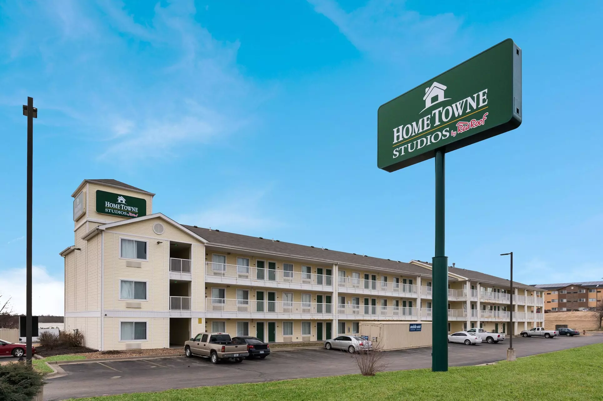 HomeTowne Studios by Red Roof Kansas City - Worlds of Fun - Primary Image