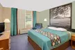 Super 8 by Wyndham Macomb - Second Medium