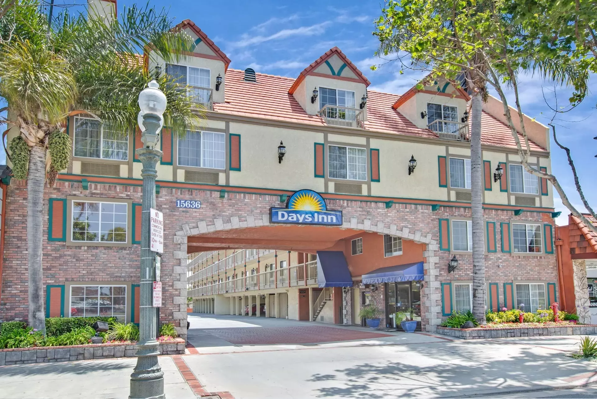 Days Inn by Wyndham Los Angeles LAX/Redondo/Manhattan Beach - Primary Image