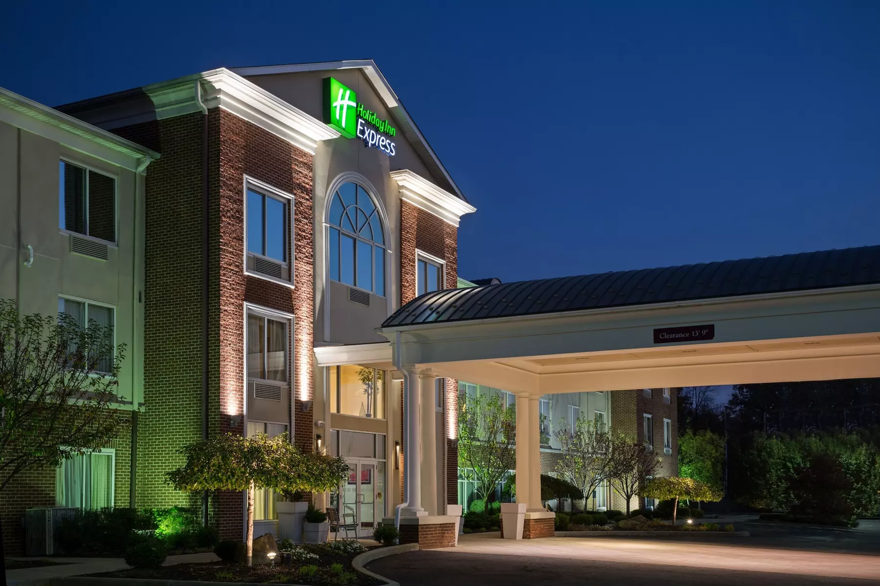 Holiday Inn Express & Suites Youngstown N (Warren/Niles) by IHG - Primary Image