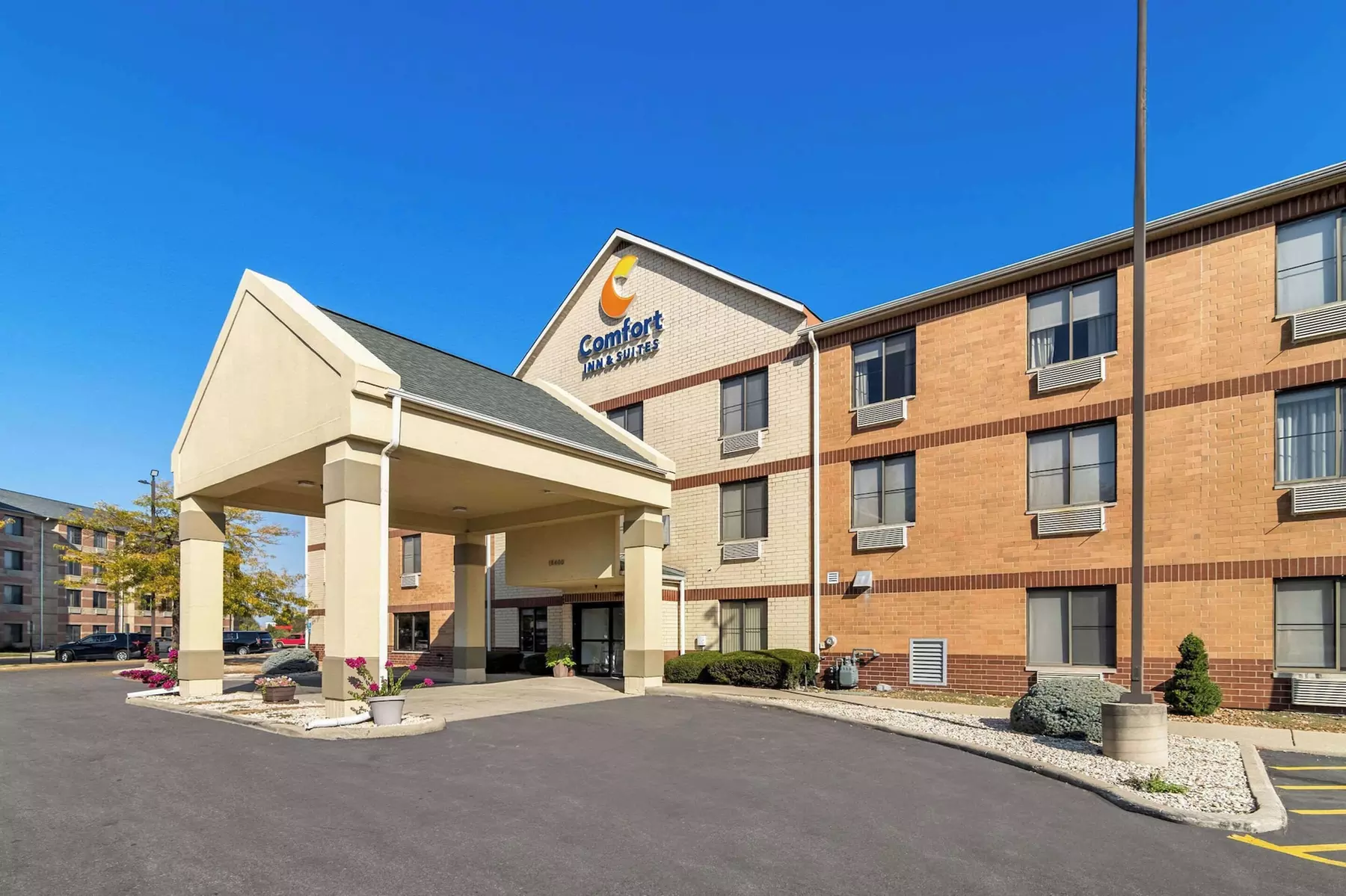 Comfort Inn & Suites near Tinley Park Amphitheater - Primary Image