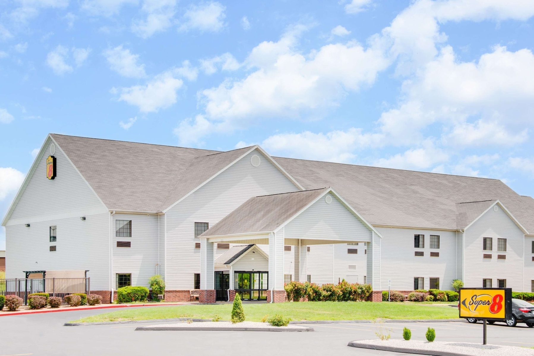 Super 8 by Wyndham Monett