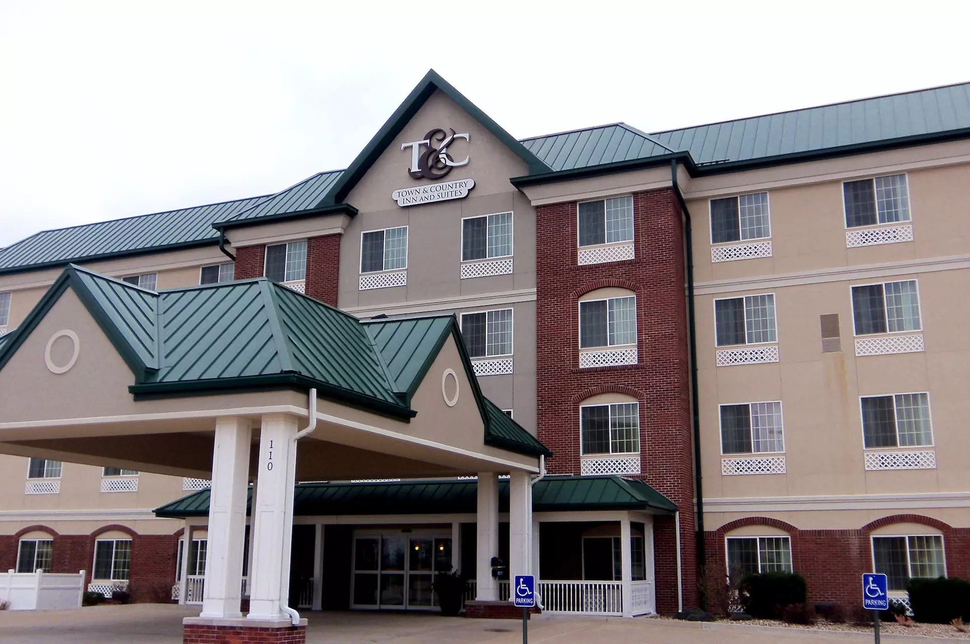 Town & Country Inn and Suites - Primary Image