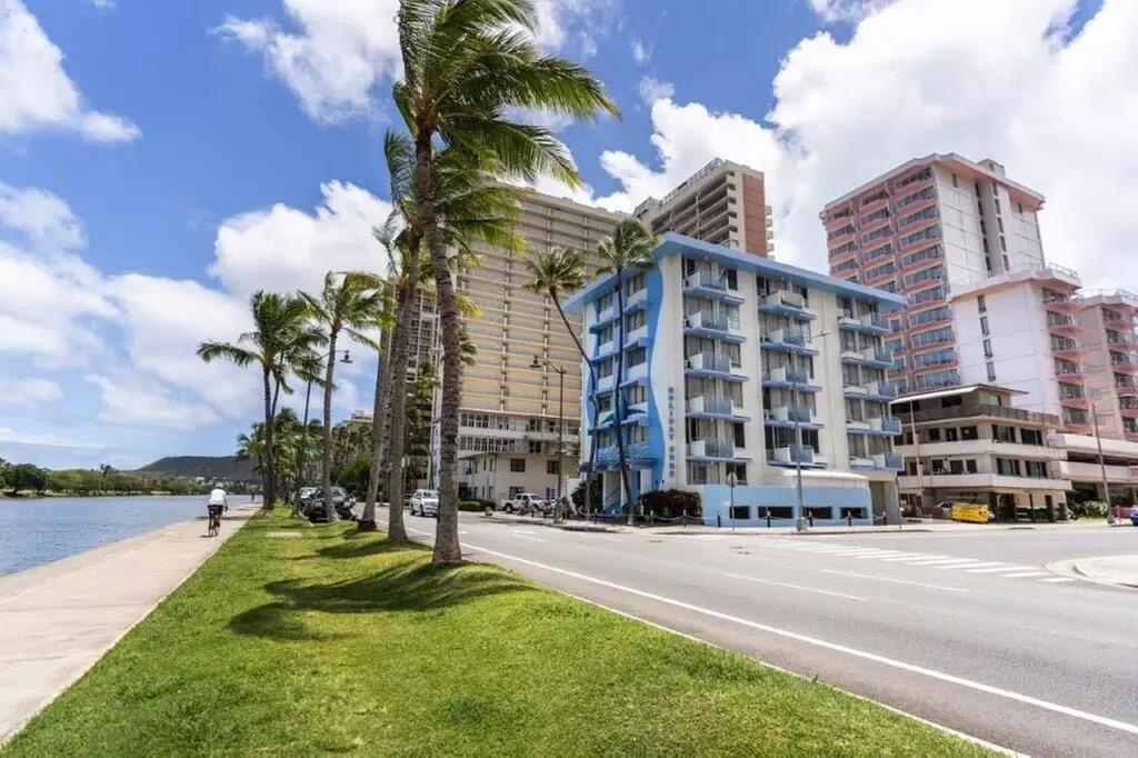 Holiday Surf Hotel