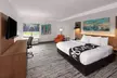La Quinta Inn & Suites by Wyndham Angleton - Second Medium