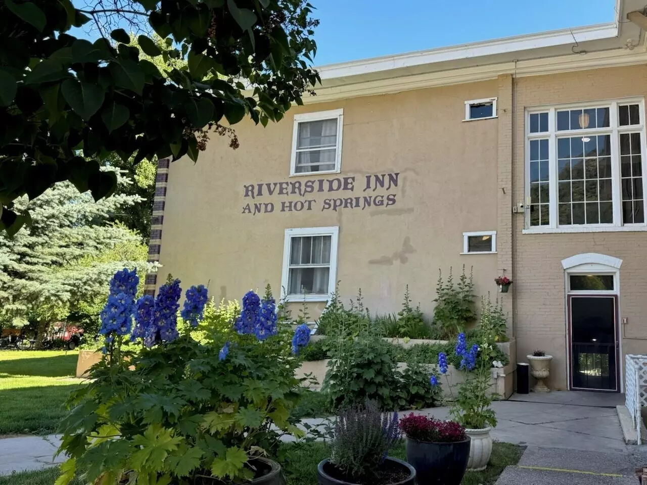 Riverside Hot Springs Inn & Spa - Adults Only - Primary Image