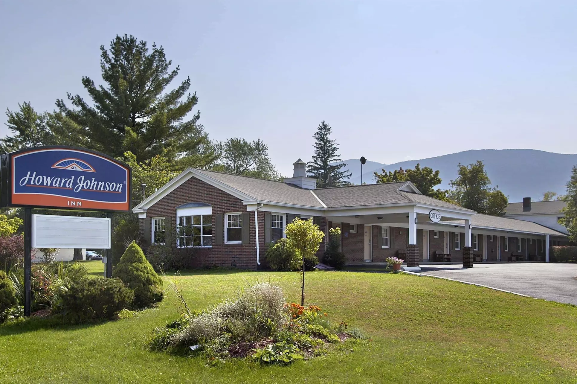 Howard Johnson by Wyndham Williamstown - Primary Image