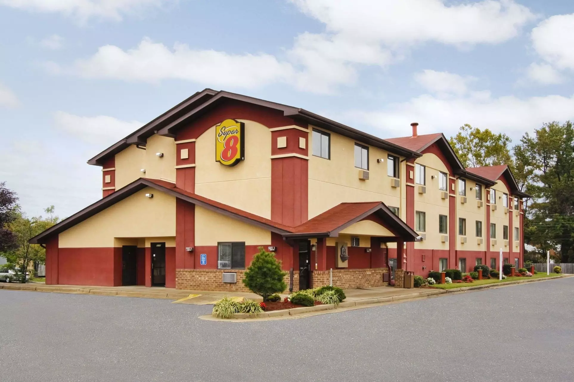 Super 8 by Wyndham Richmond Airport VA - Primary Image