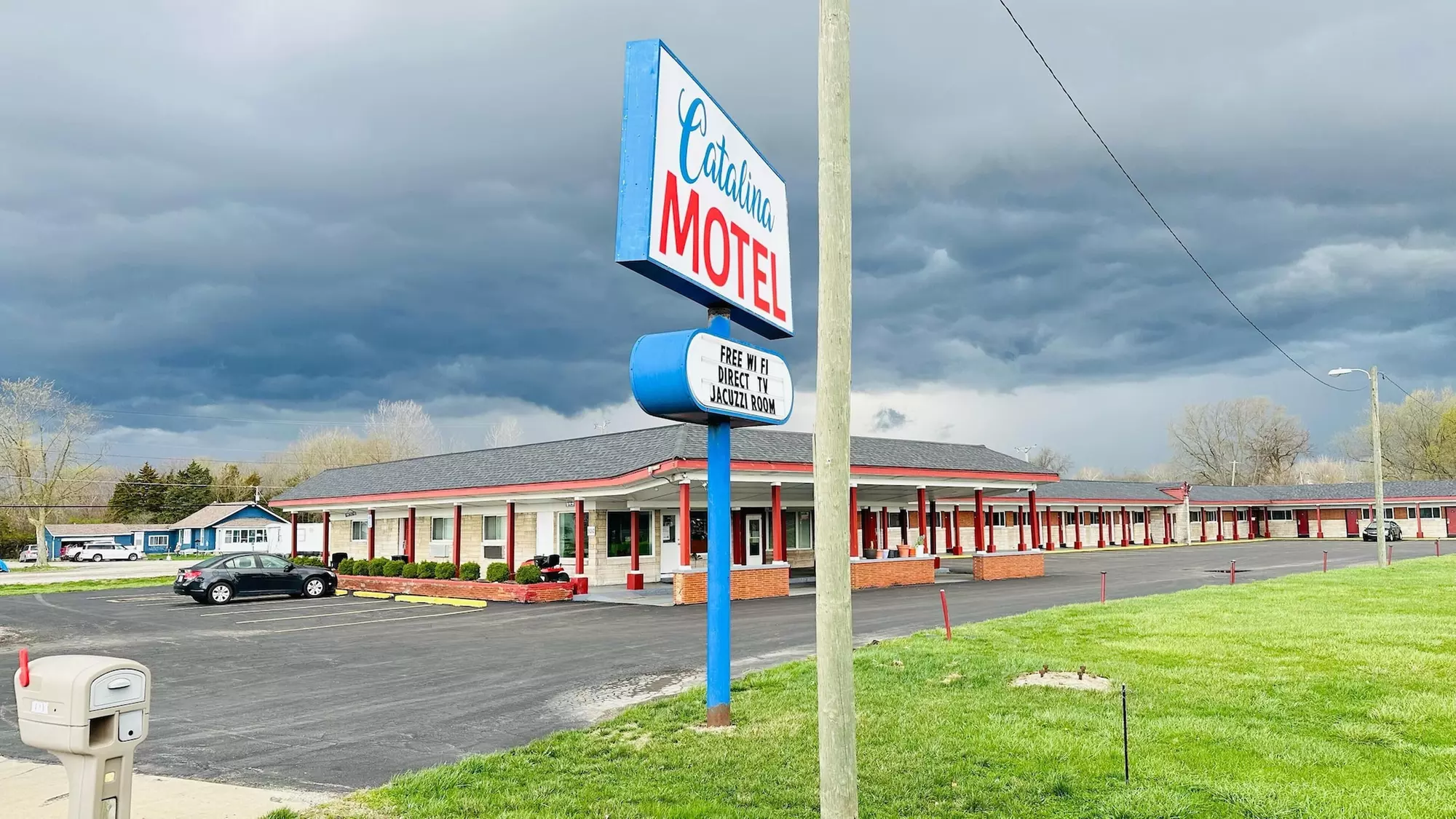 Catalina Airport Motel - Primary Image