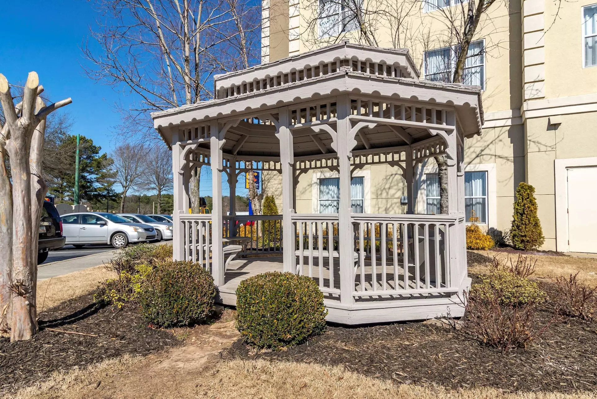 Comfort Inn & Suites near Six Flags - Primary Image