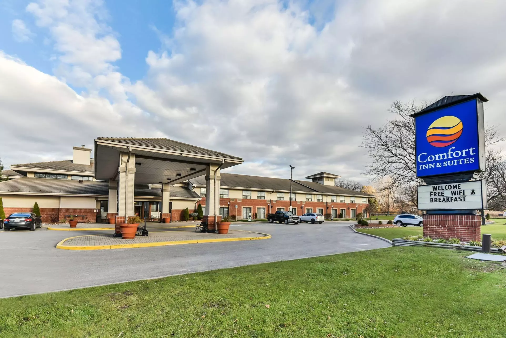 Comfort Inn & Suites Ambassador Bridge - Primary Image