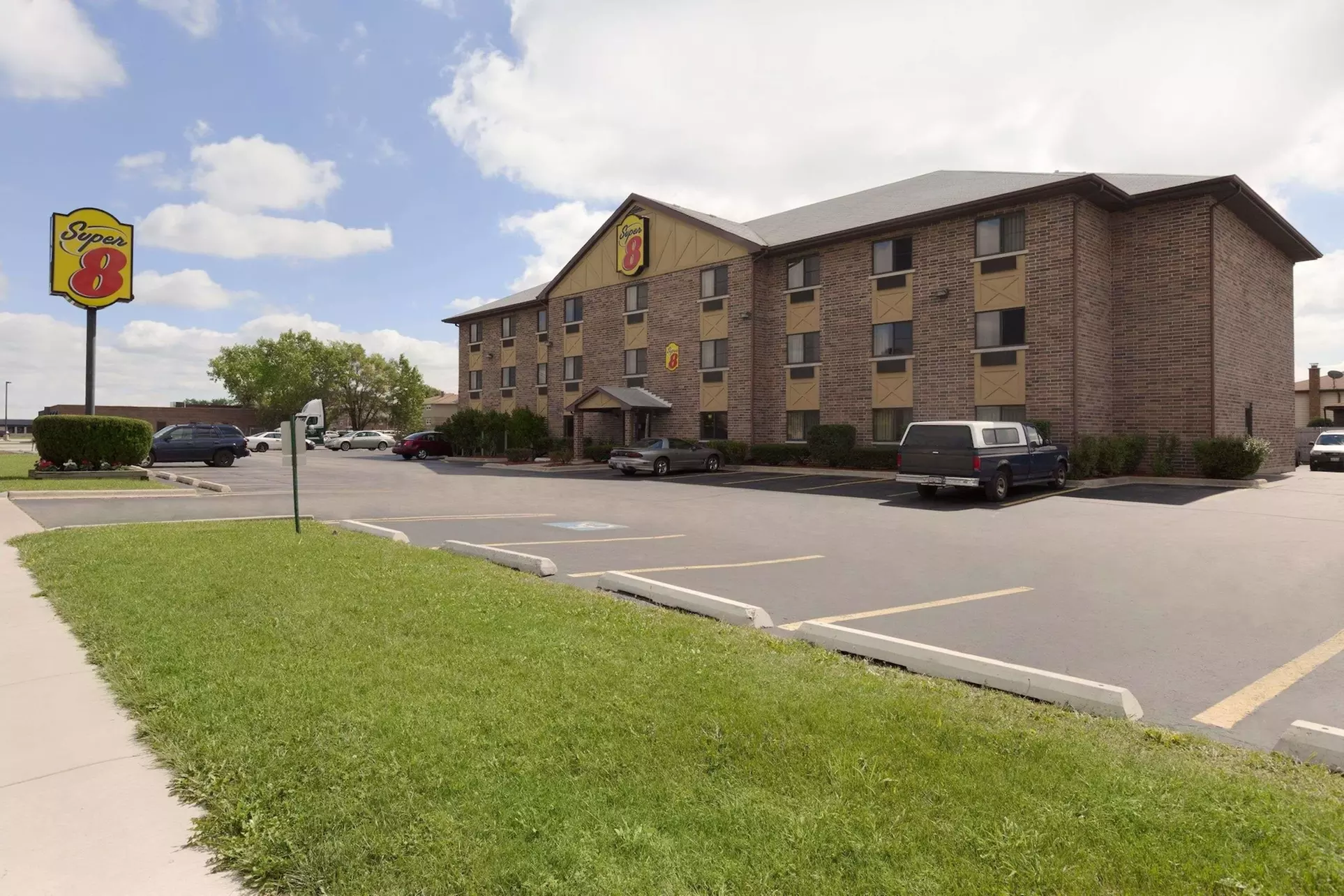 Super 8 by Wyndham Bridgeview/Chicago Area - Primary Image