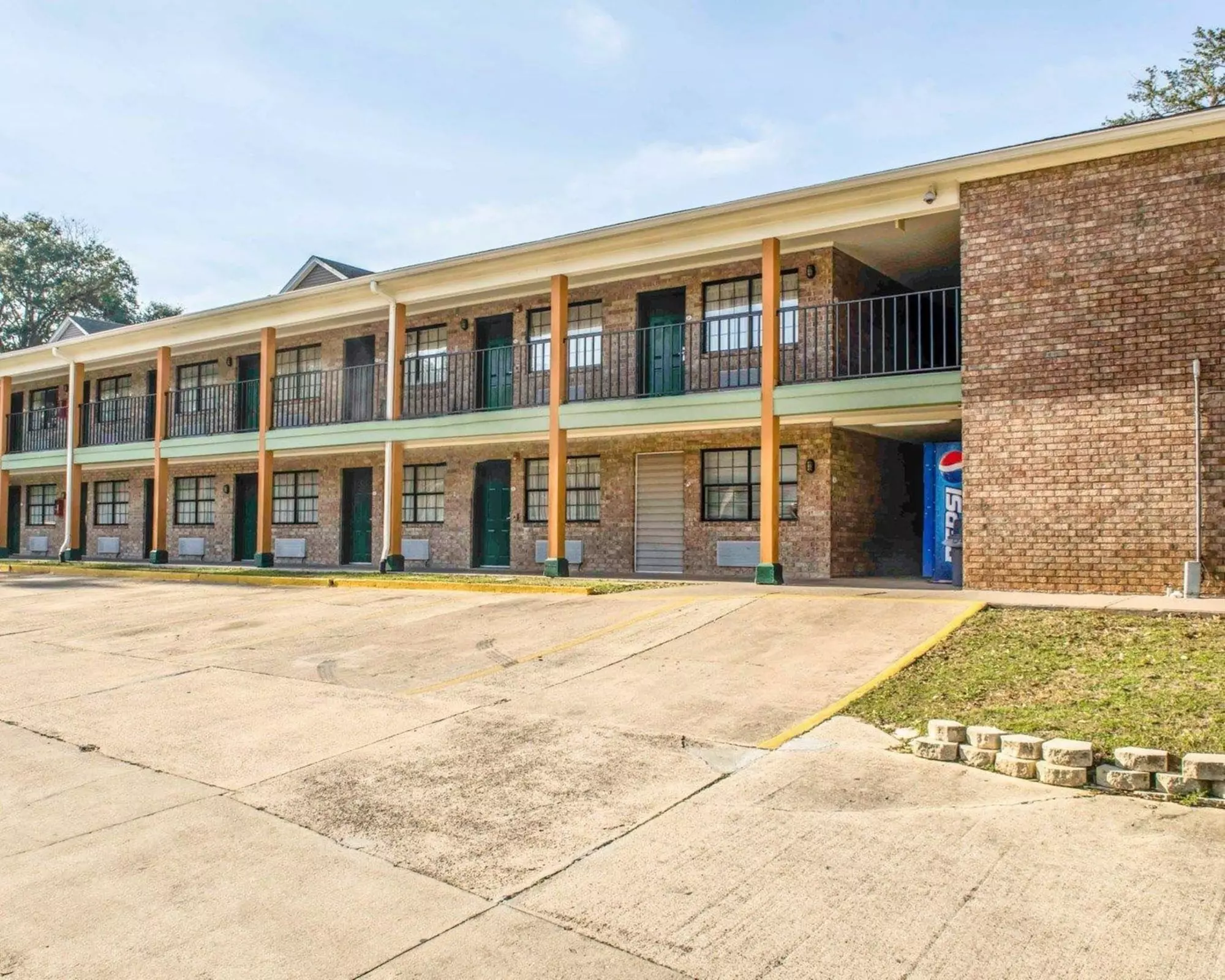 Suburban Studios Tallahassee near University - Primary Image