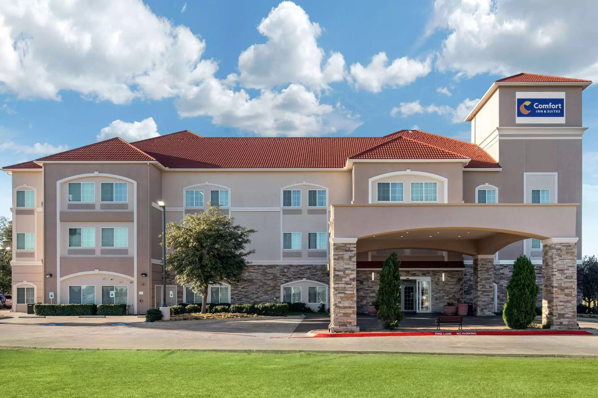 Comfort Inn & Suites Cedar Hill Duncanville - Primary Image