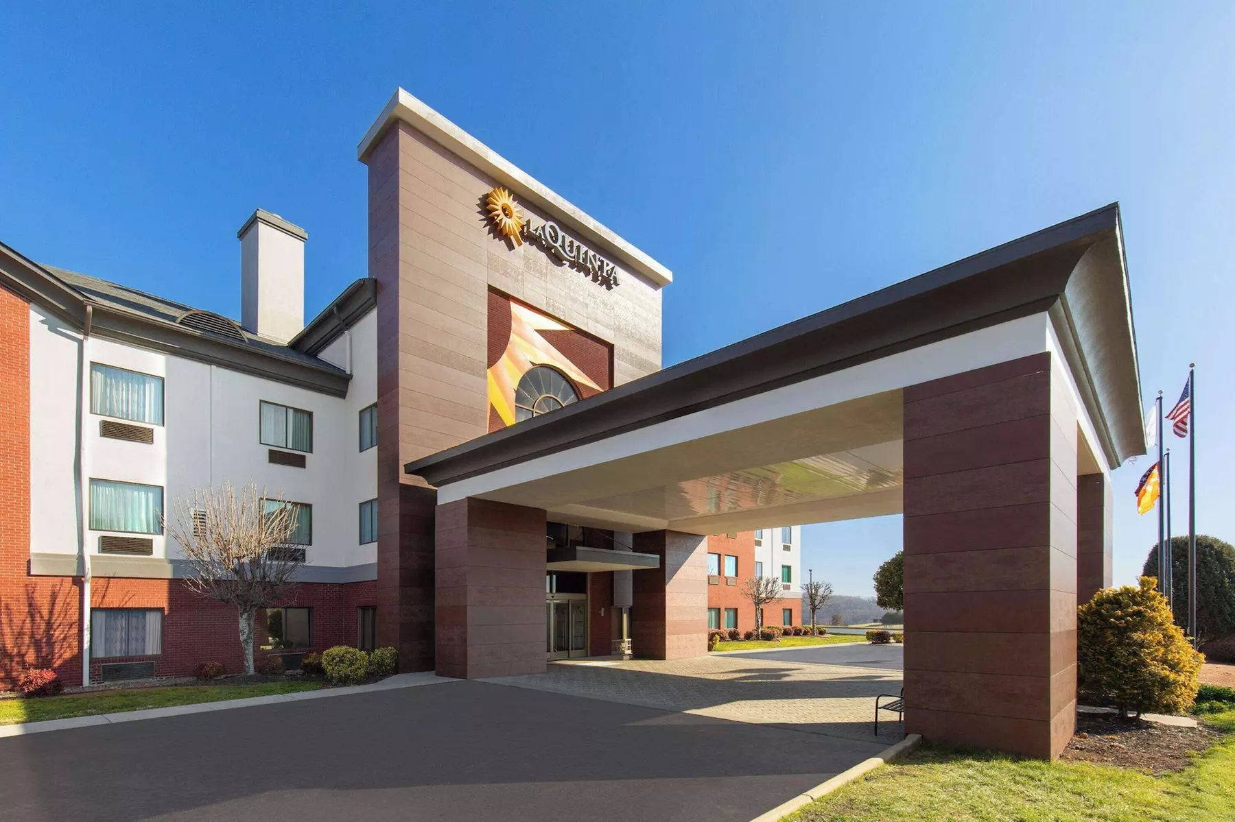 La Quinta Inn & Suites by Wyndham Loudon - Primary Image