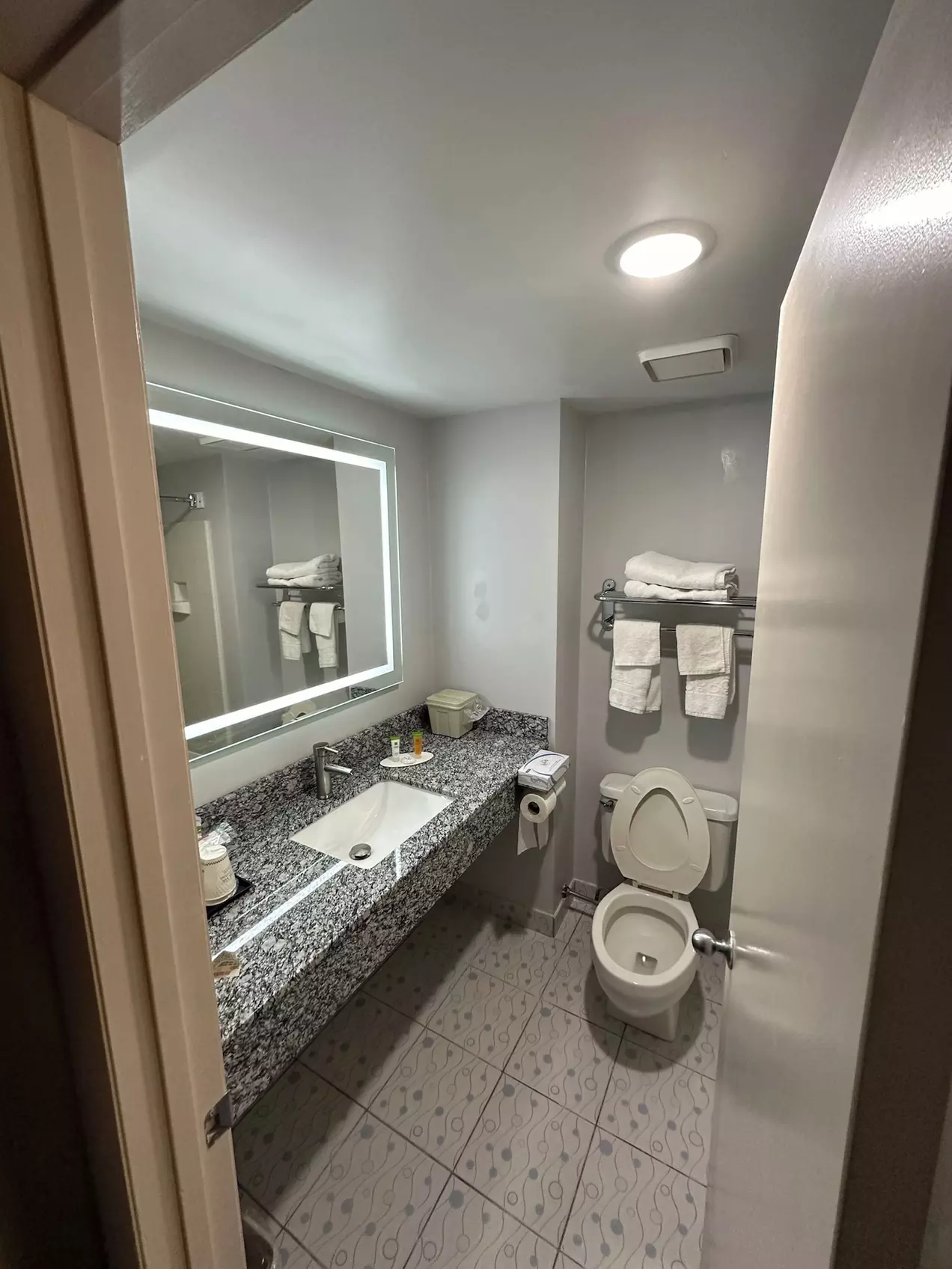 Aderi Hotel Niantic - Primary Image