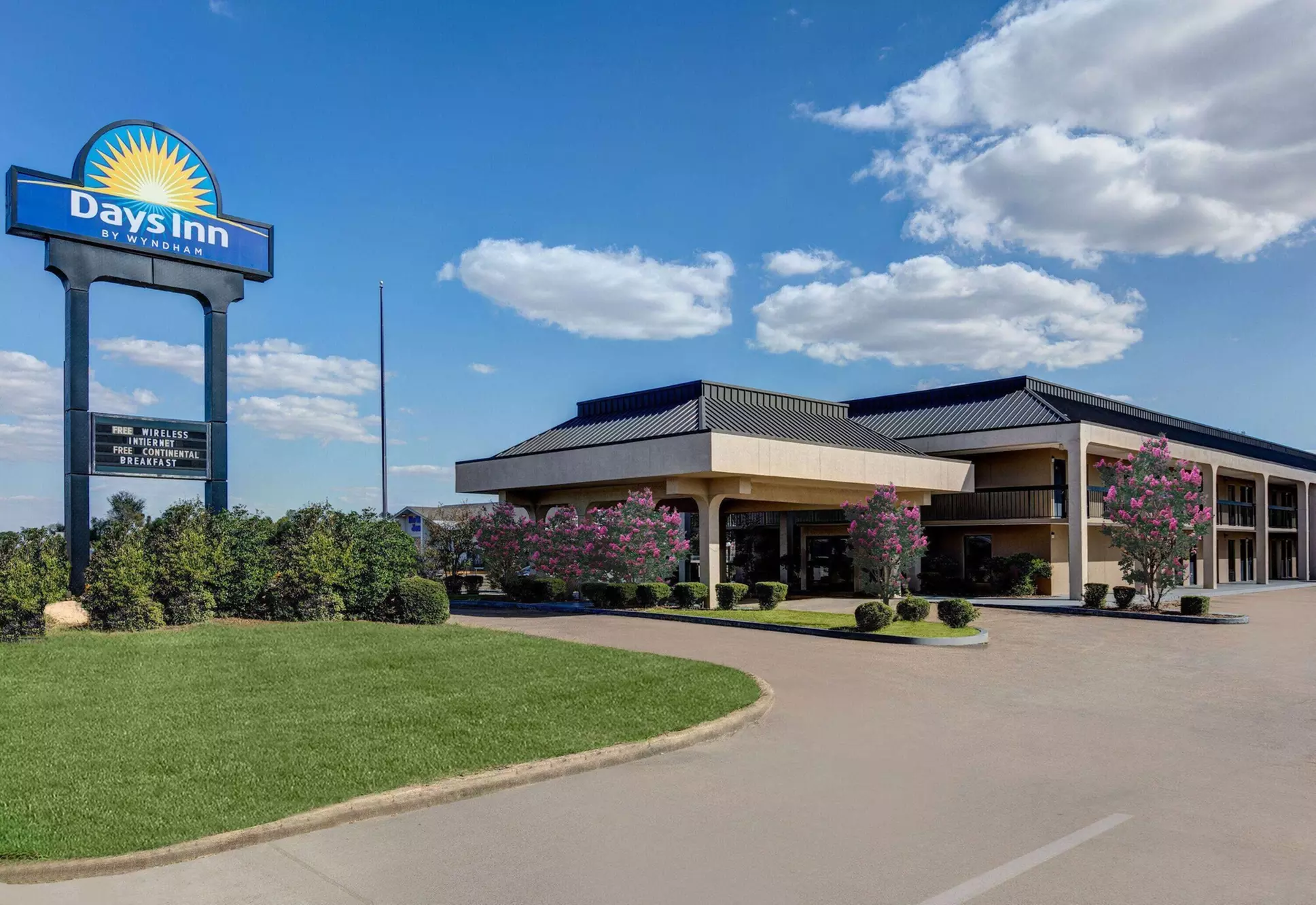 Days Inn by Wyndham Greenville MS - Primary Image