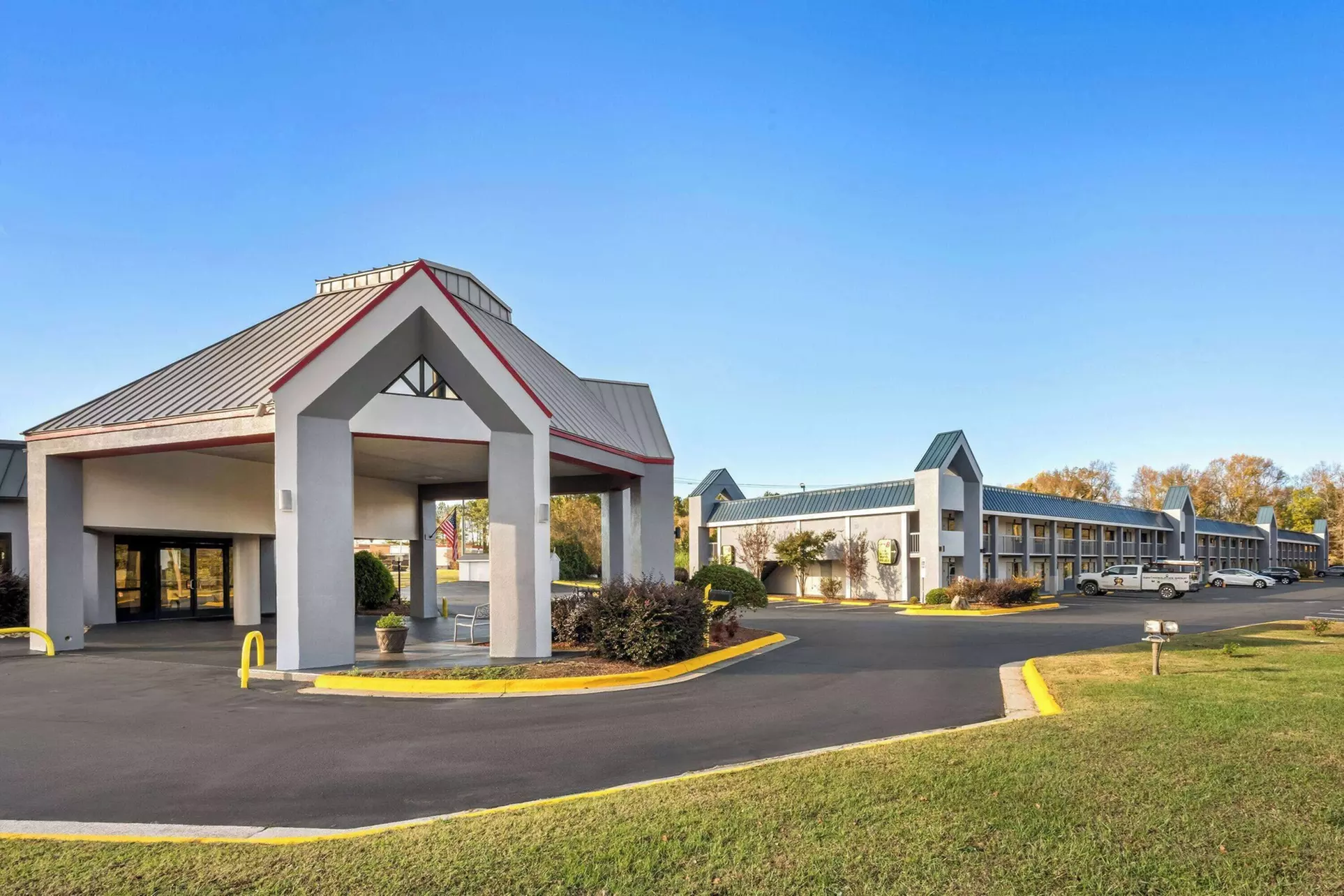 Super 8 by Wyndham Garysburg/Roanoke Rapids - Primary Image