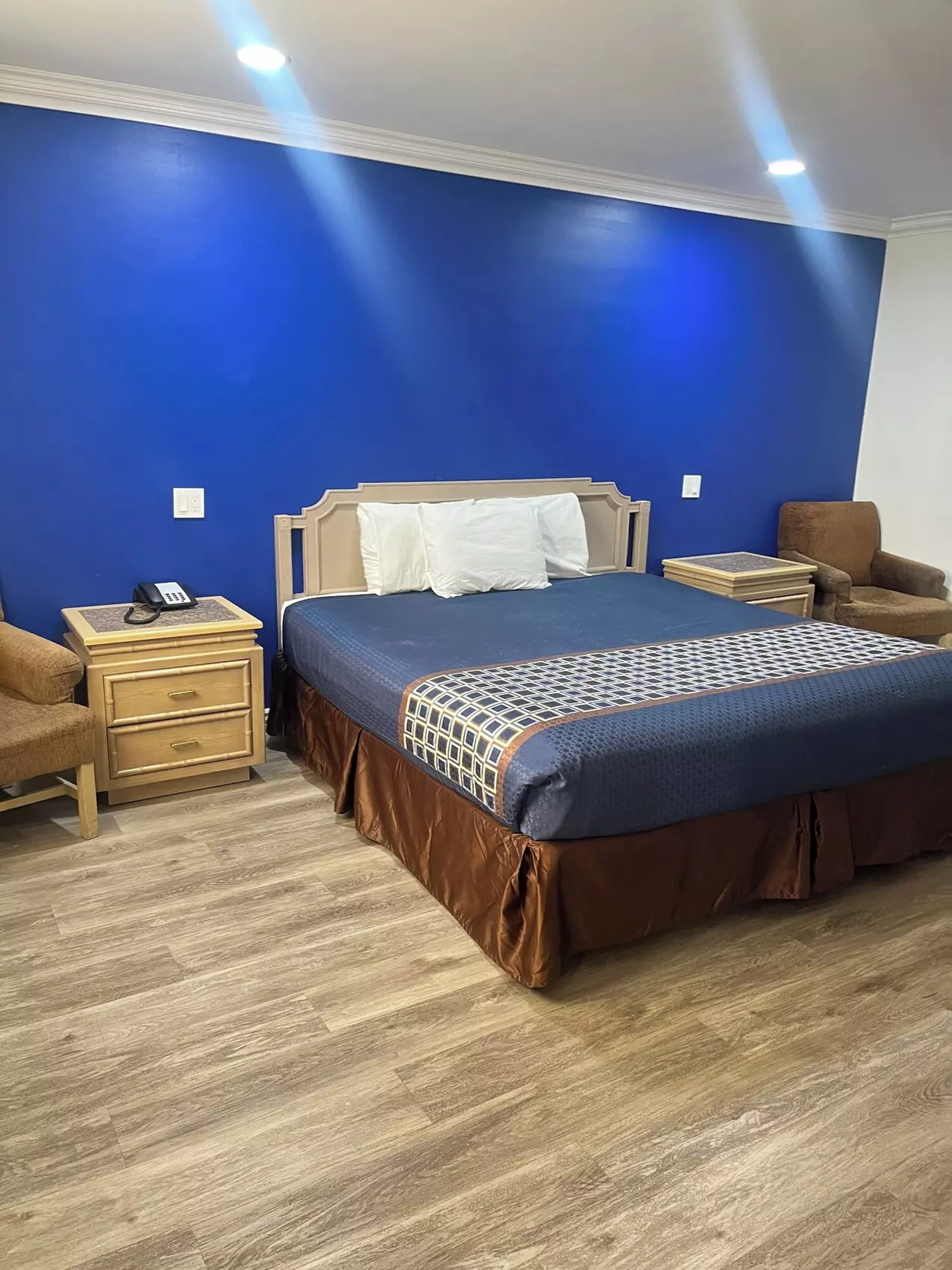 Lake Place Inn - Primary Image